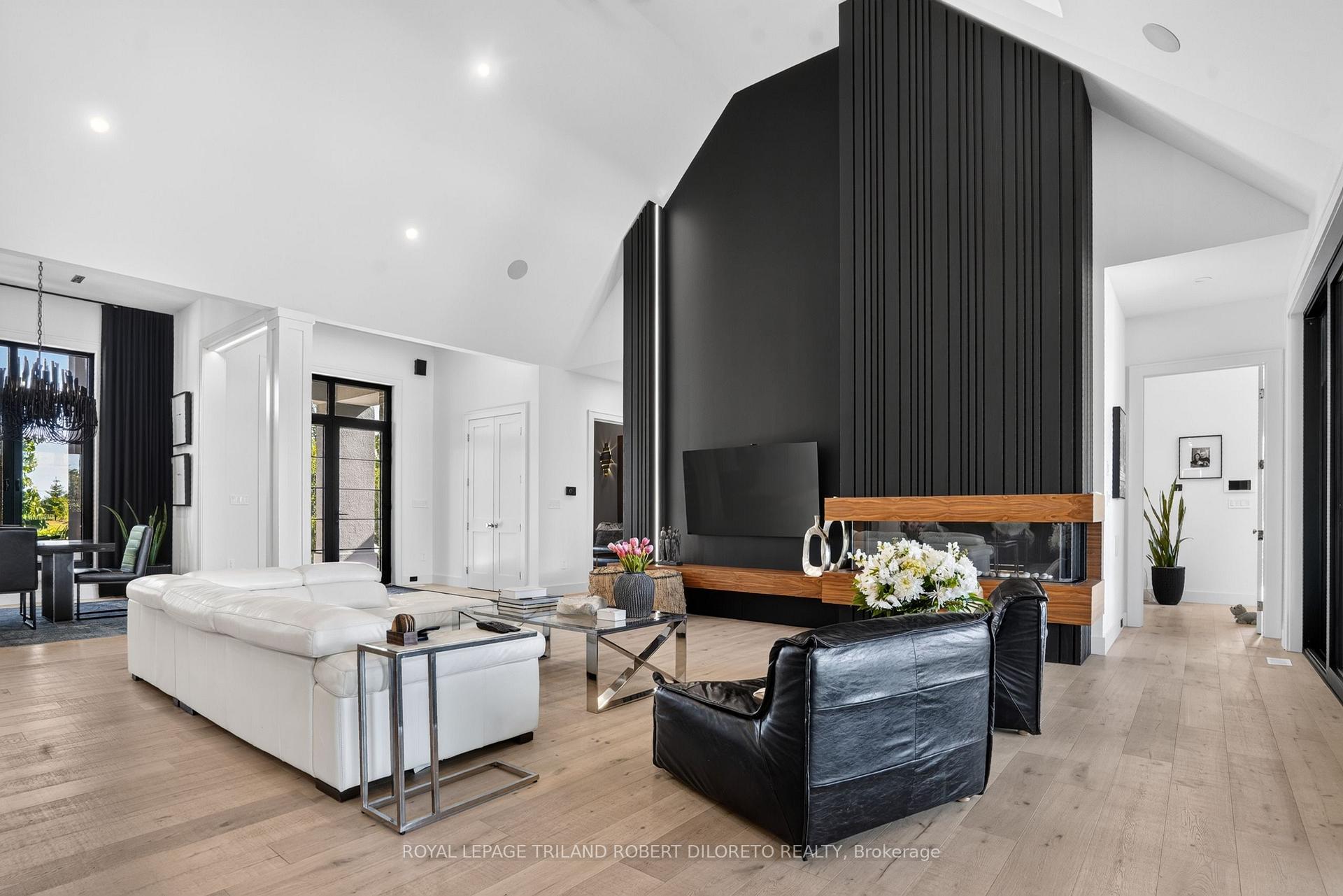 Photo 8 of 1681 Gainsborough Road, London, North E — HOMEH