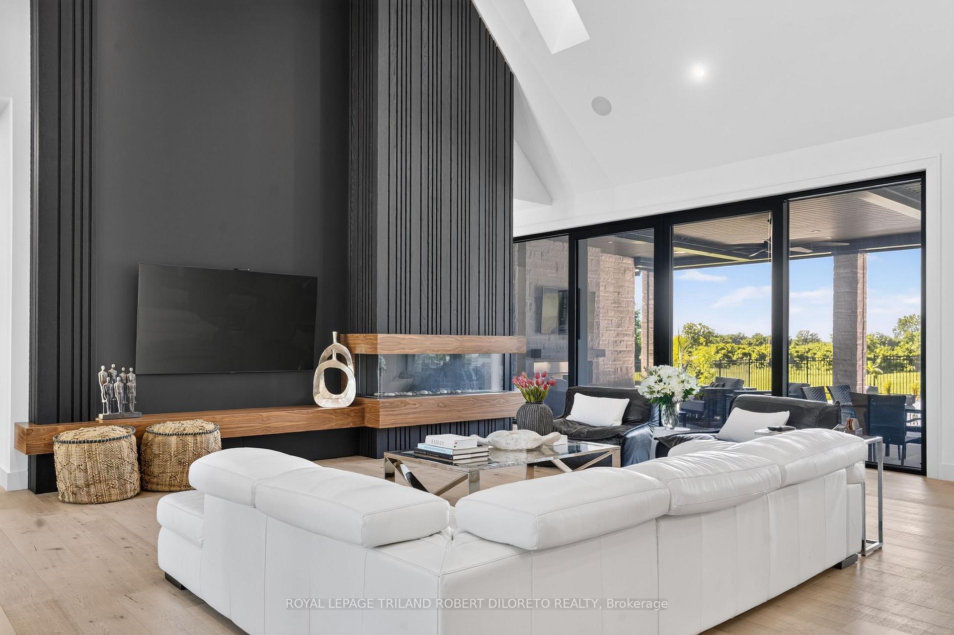 Photo 9 of 1681 Gainsborough Road, London, North E — HOMEH