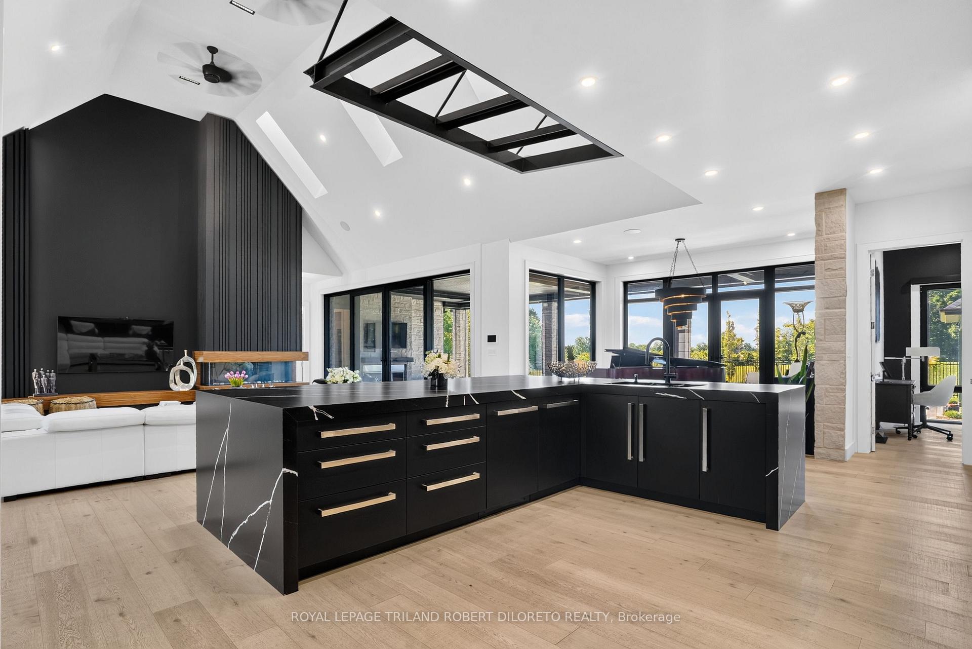 Photo 14 of 1681 Gainsborough Road, London, North E — HOMEH
