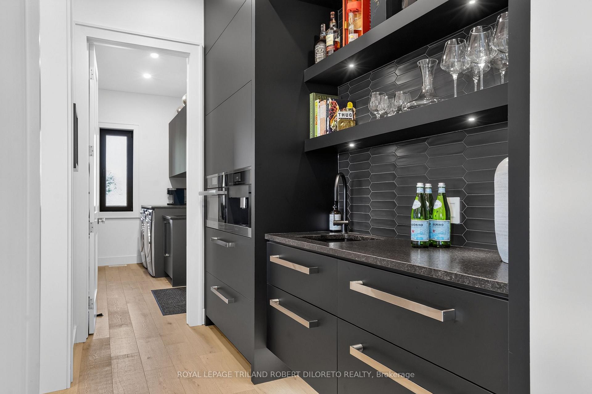 Photo 15 of 1681 Gainsborough Road, London, North E — HOMEH