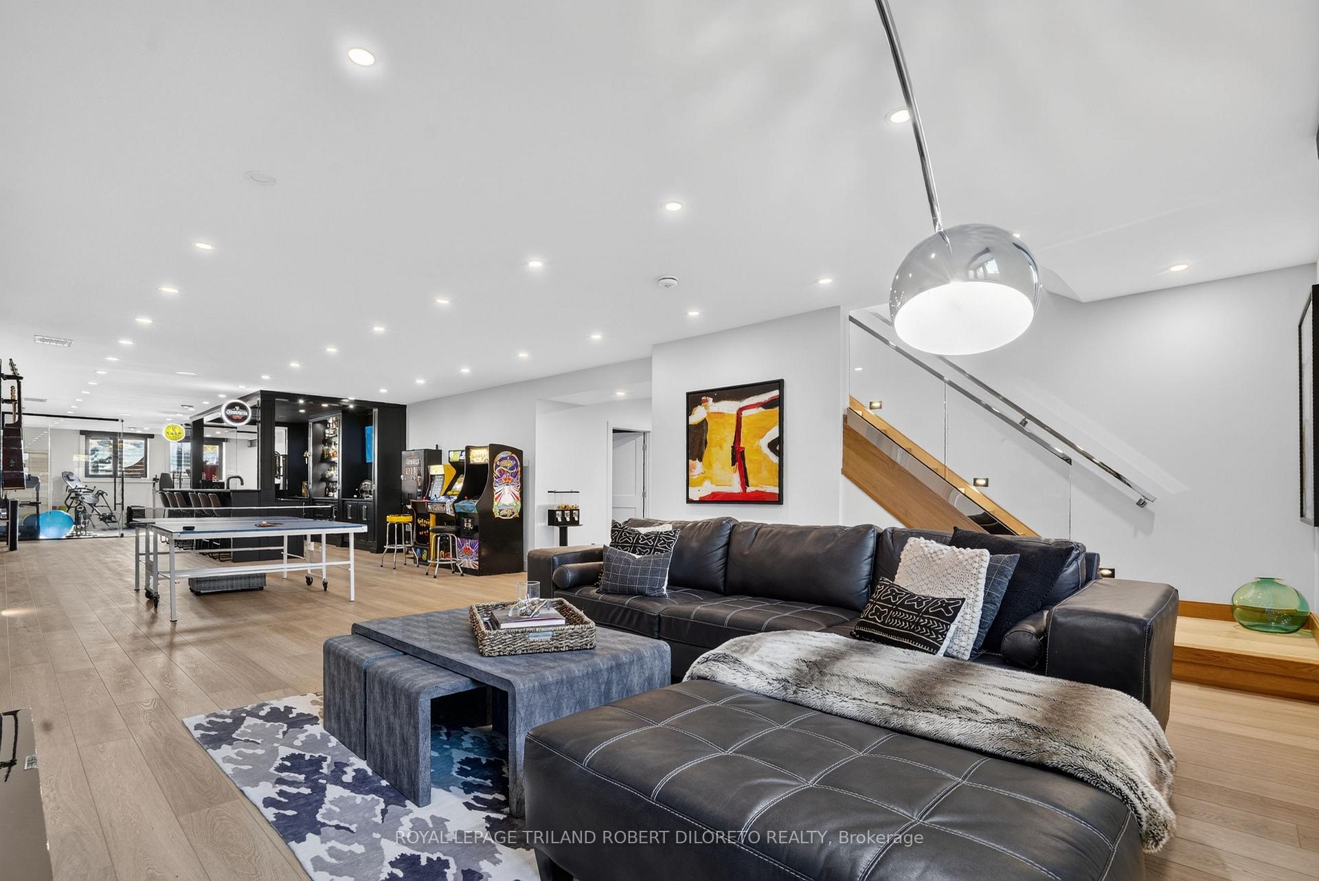 Photo 24 of 1681 Gainsborough Road, London, North E — HOMEH