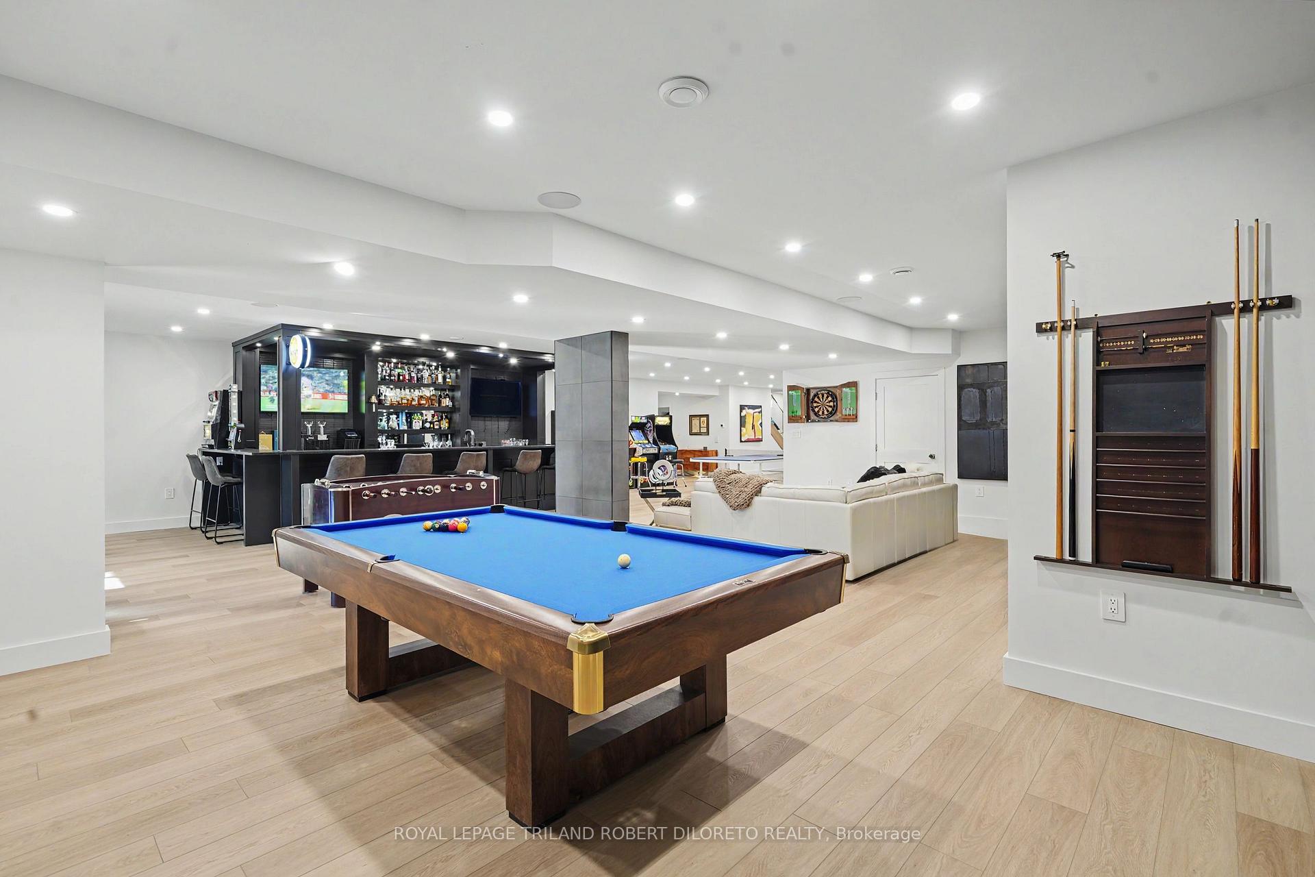 Photo 26 of 1681 Gainsborough Road, London, North E — HOMEH