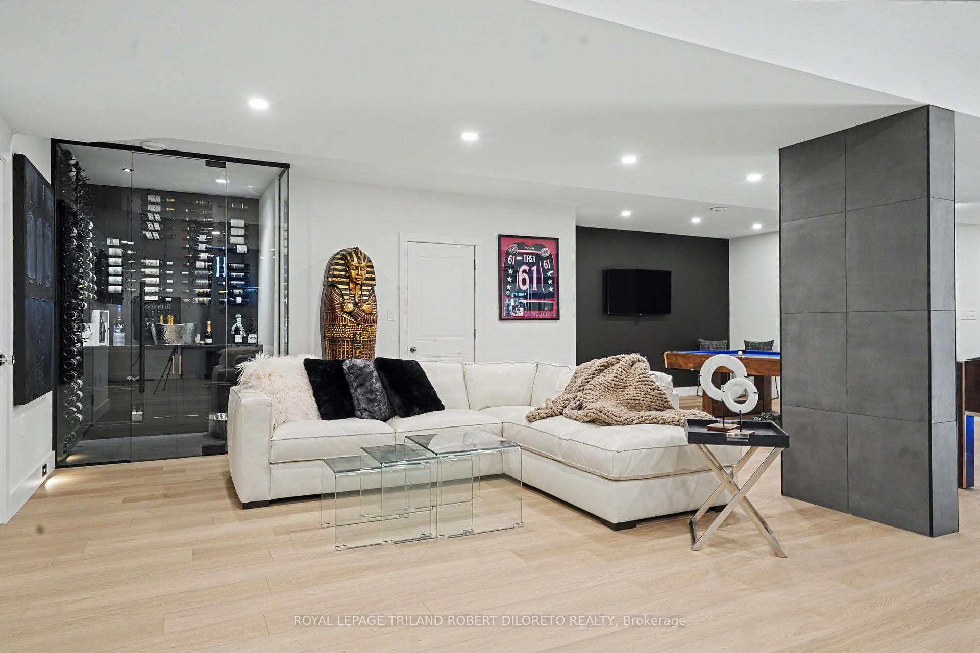 Photo 27 of 1681 Gainsborough Road, London, North E — HOMEH