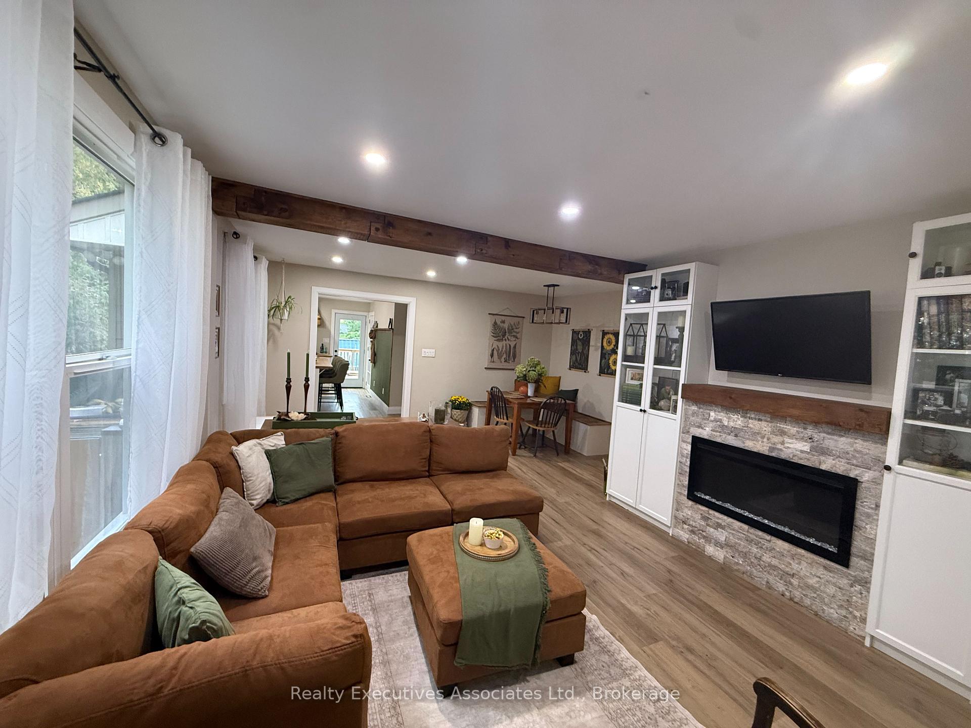 Photo 4 of 909 Mount Pleasant Road, Cavan Monaghan, Cavan Twp — HOMEH