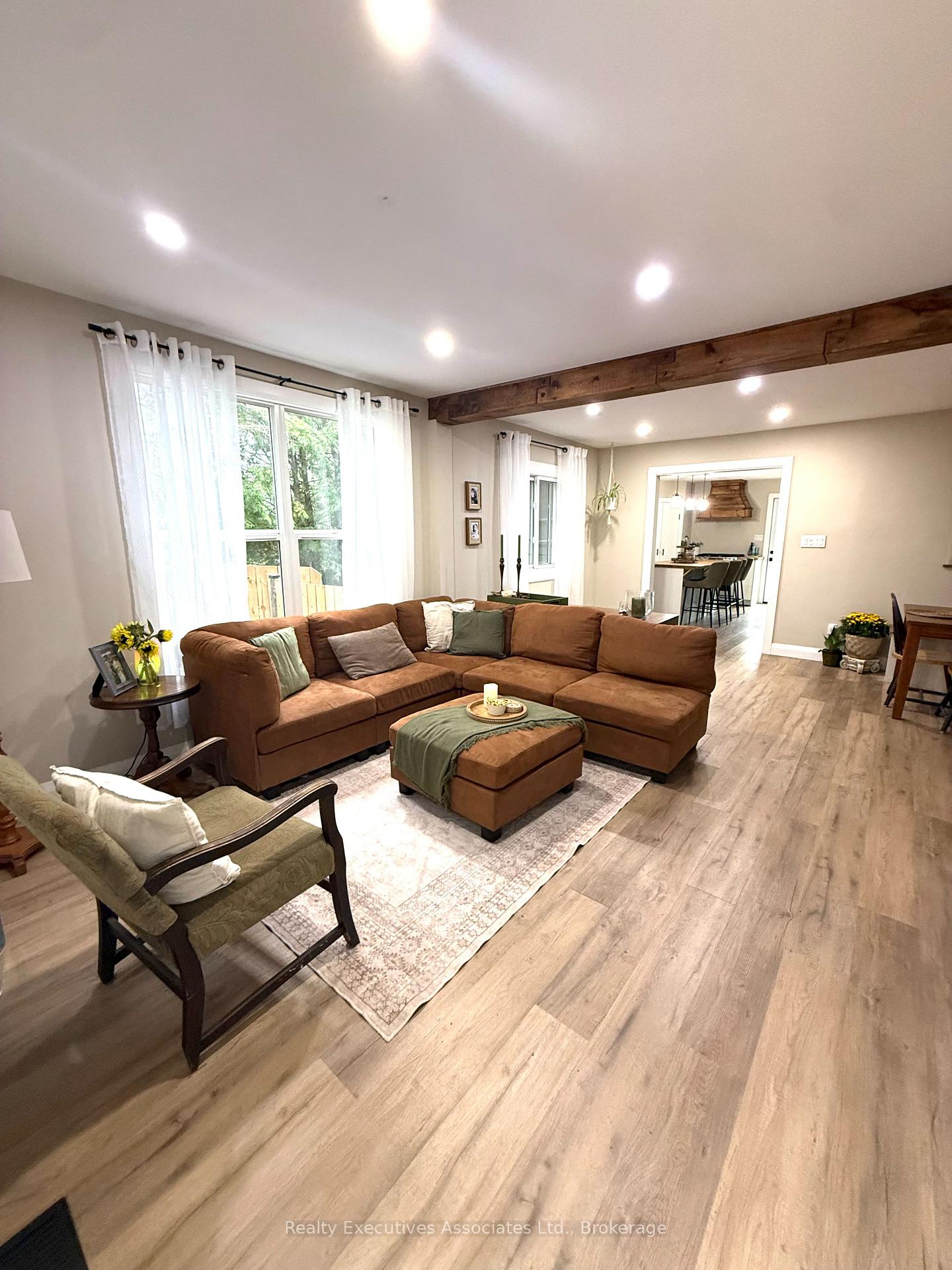Photo 5 of 909 Mount Pleasant Road, Cavan Monaghan, Cavan Twp — HOMEH
