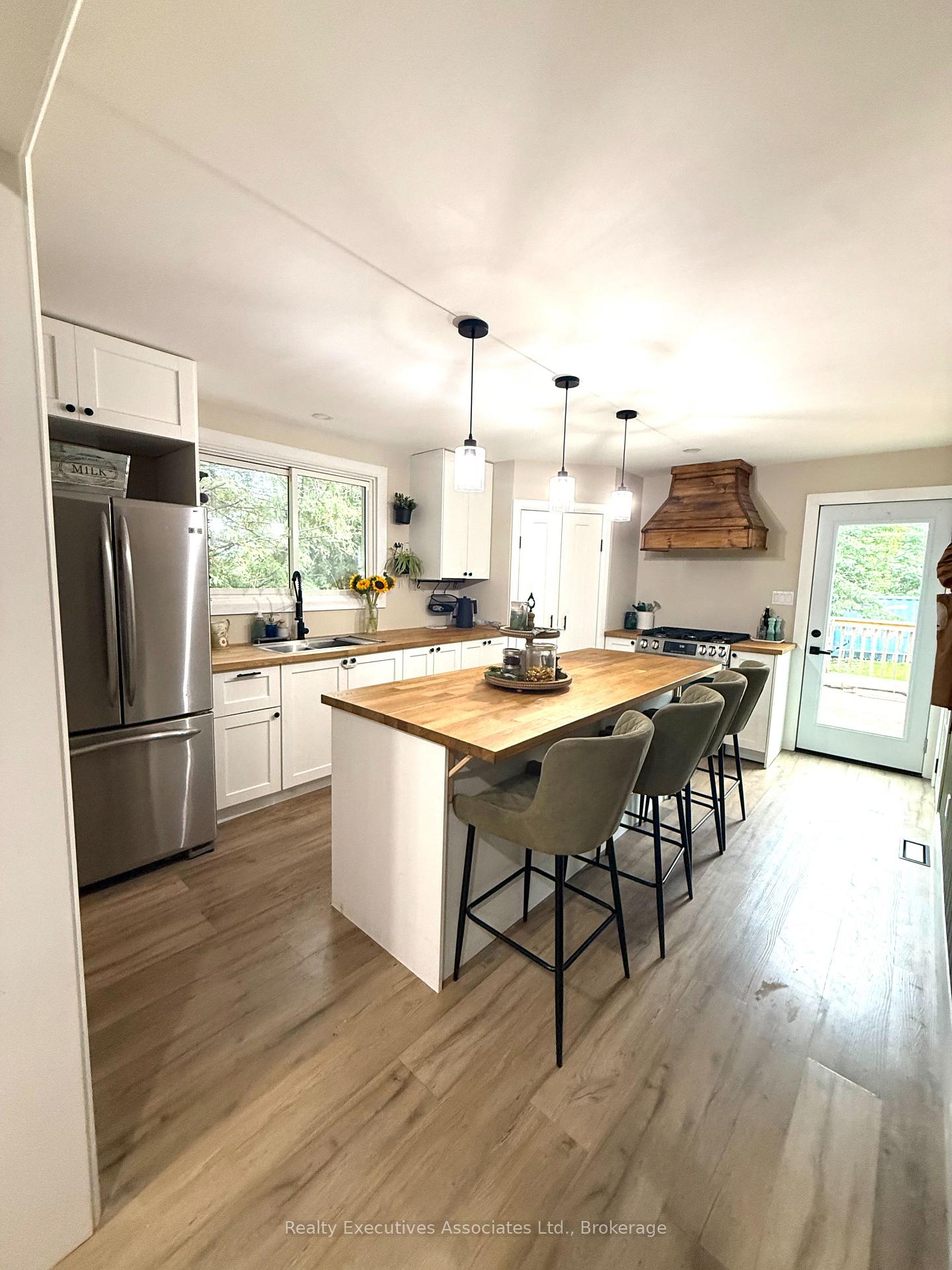 Photo 8 of 909 Mount Pleasant Road, Cavan Monaghan, Cavan Twp — HOMEH