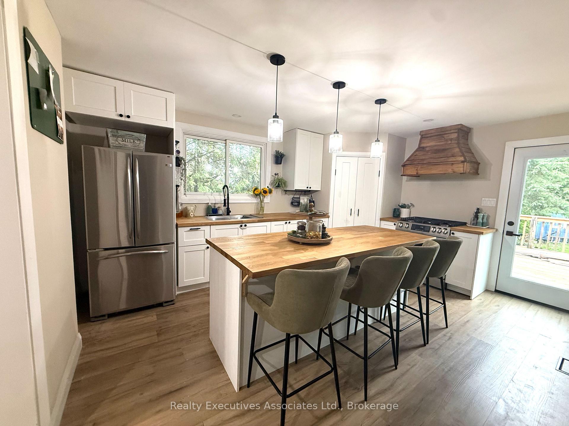Photo 9 of 909 Mount Pleasant Road, Cavan Monaghan, Cavan Twp — HOMEH