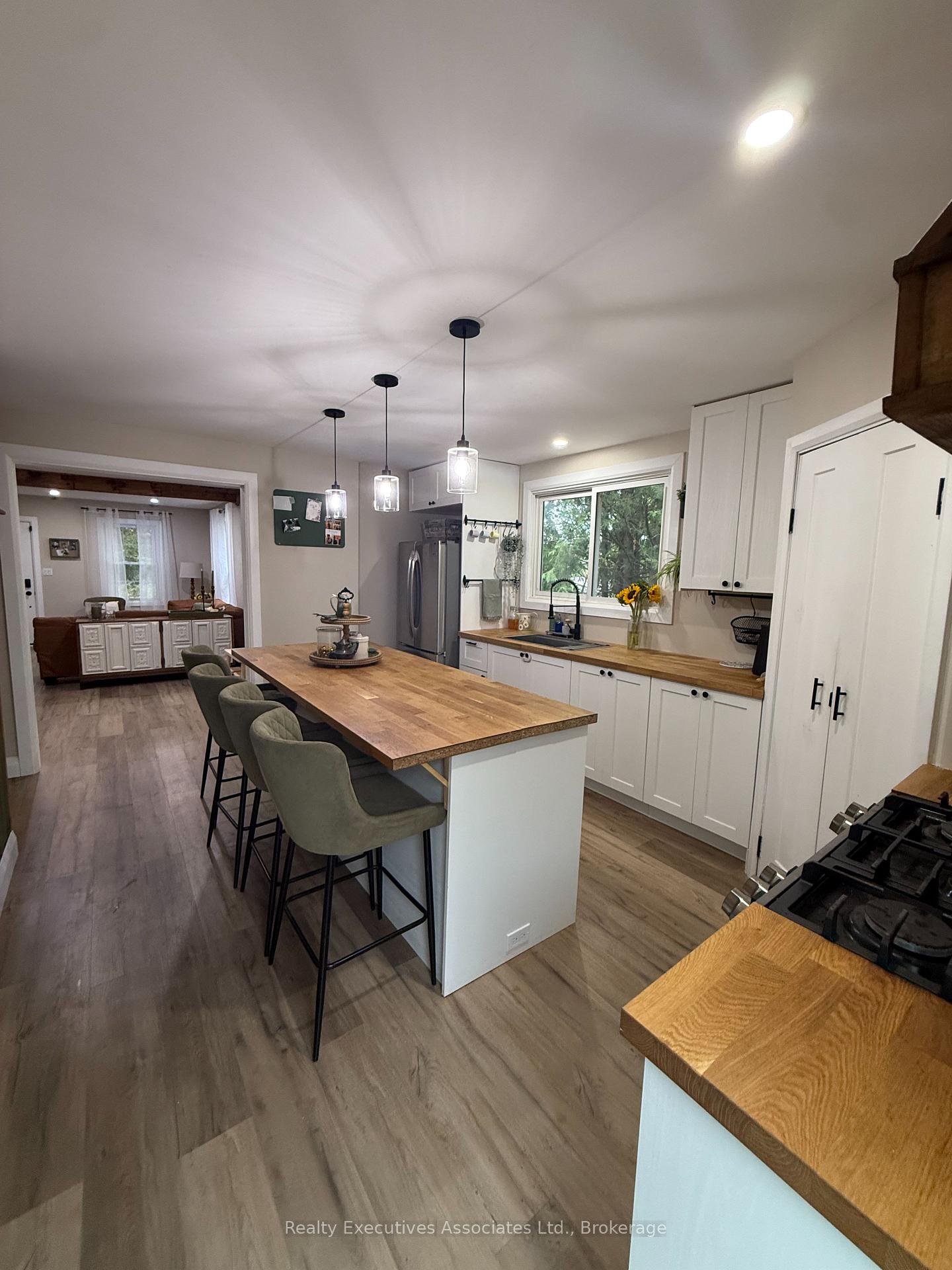 Photo 10 of 909 Mount Pleasant Road, Cavan Monaghan, Cavan Twp — HOMEH
