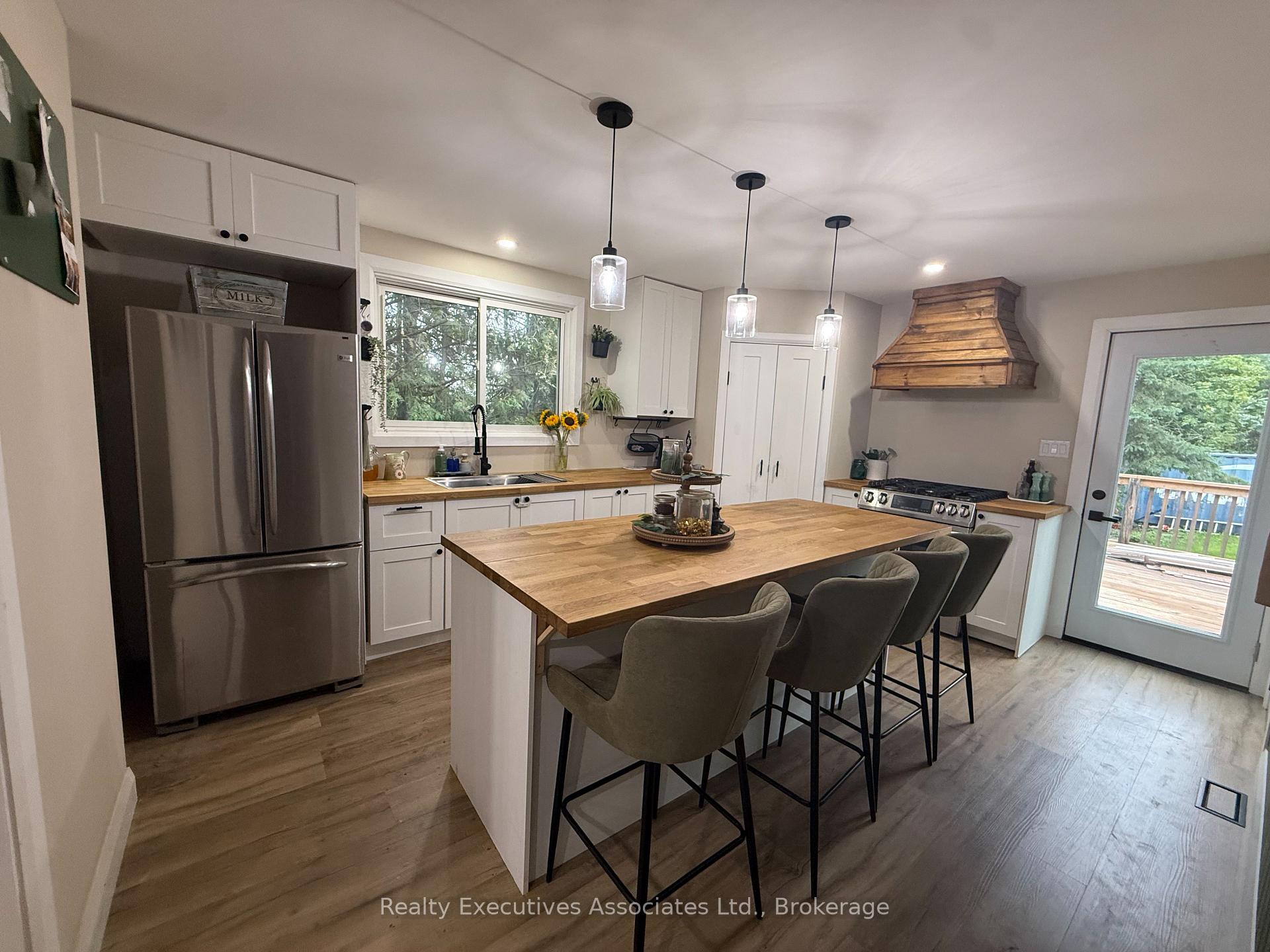 Photo 11 of 909 Mount Pleasant Road, Cavan Monaghan, Cavan Twp — HOMEH