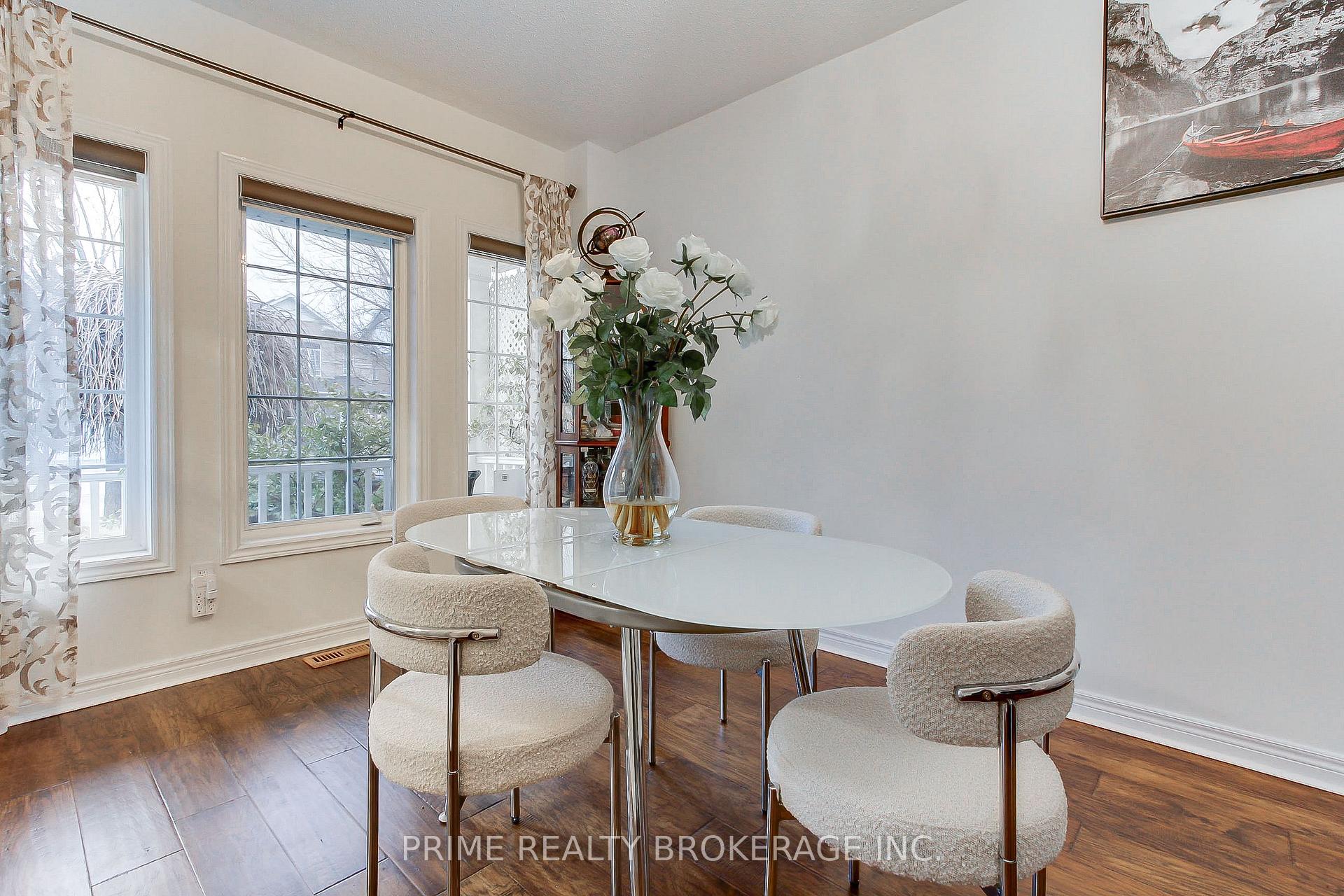 Photo 8 of 66 Earl Stewart Drive, Aurora, Bayview Wellington — HOMEH