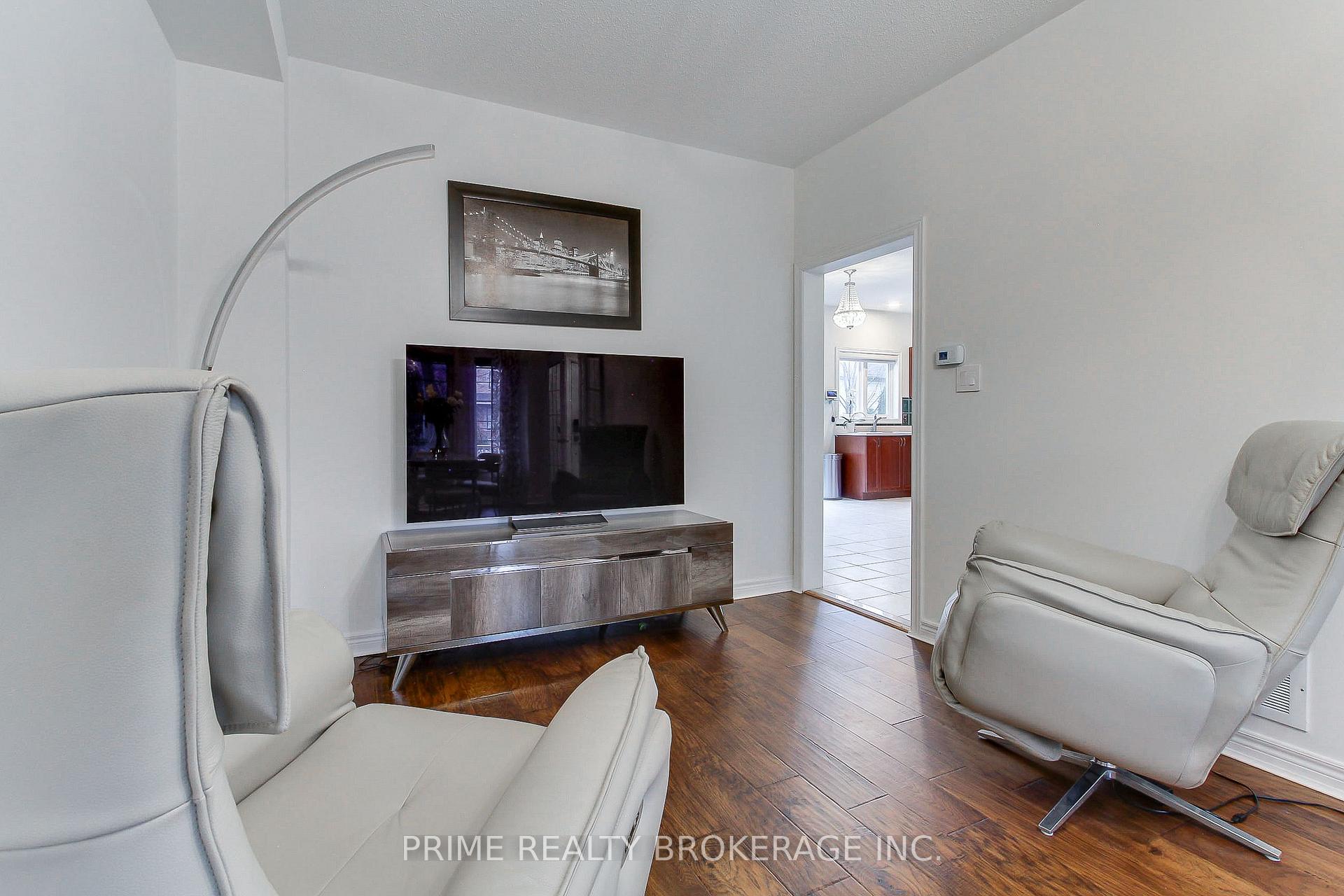 Photo 9 of 66 Earl Stewart Drive, Aurora, Bayview Wellington — HOMEH