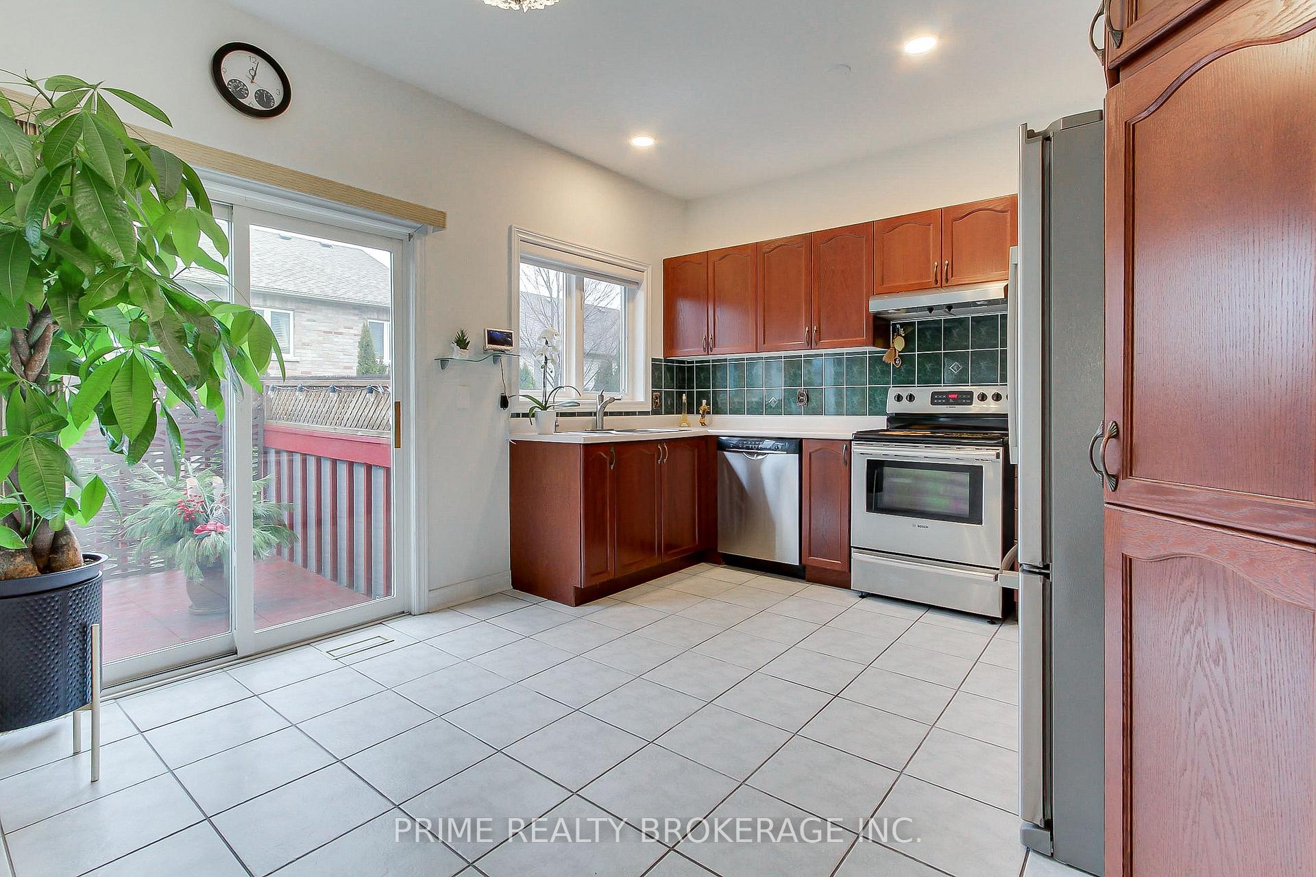 Photo 10 of 66 Earl Stewart Drive, Aurora, Bayview Wellington — HOMEH