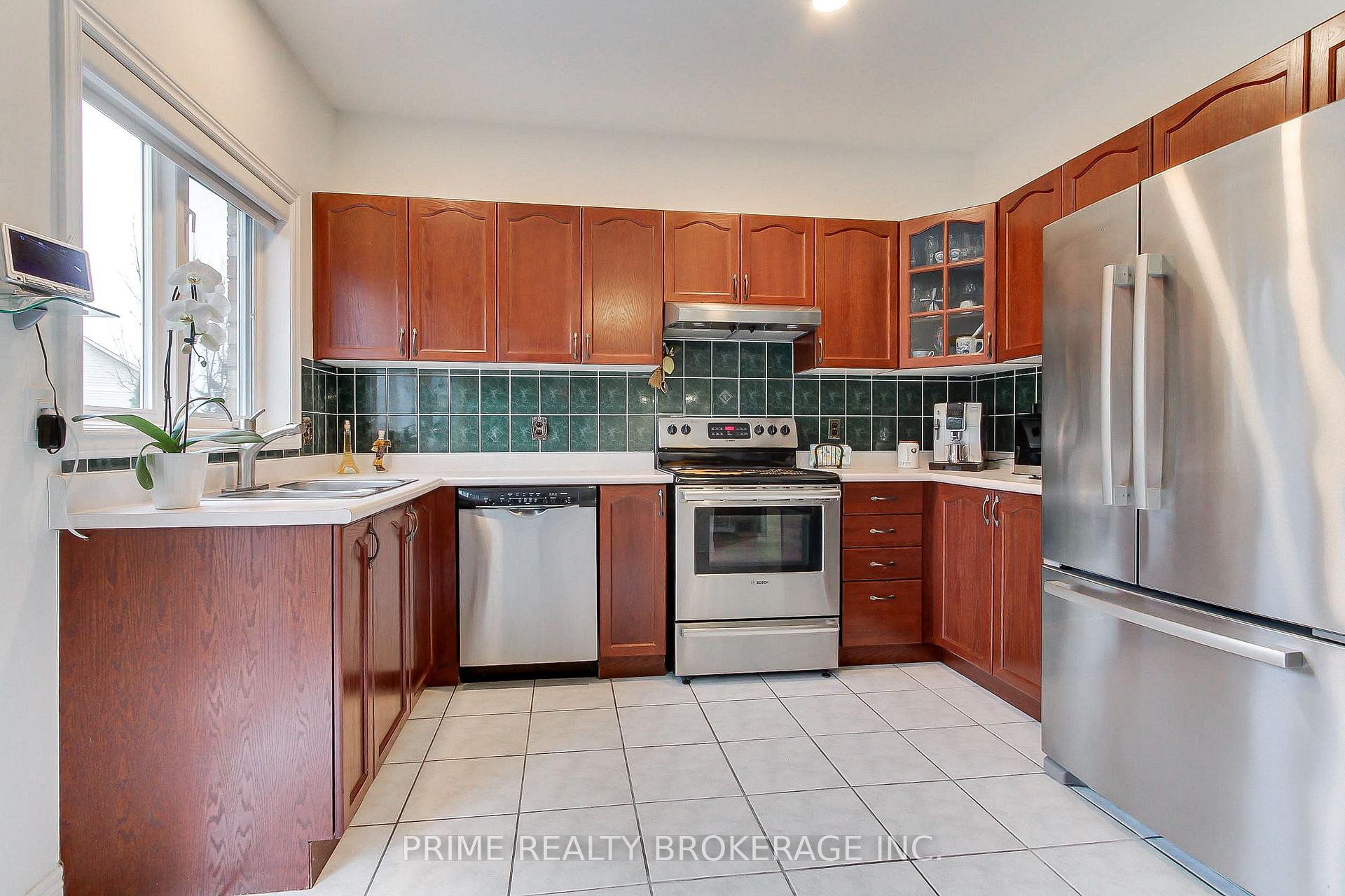 Photo 11 of 66 Earl Stewart Drive, Aurora, Bayview Wellington — HOMEH