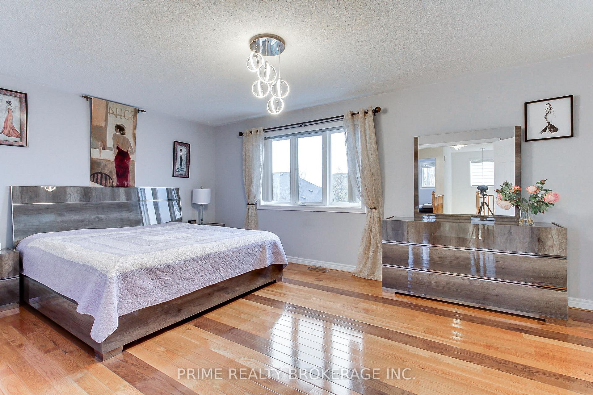 Photo 17 of 66 Earl Stewart Drive, Aurora, Bayview Wellington — HOMEH