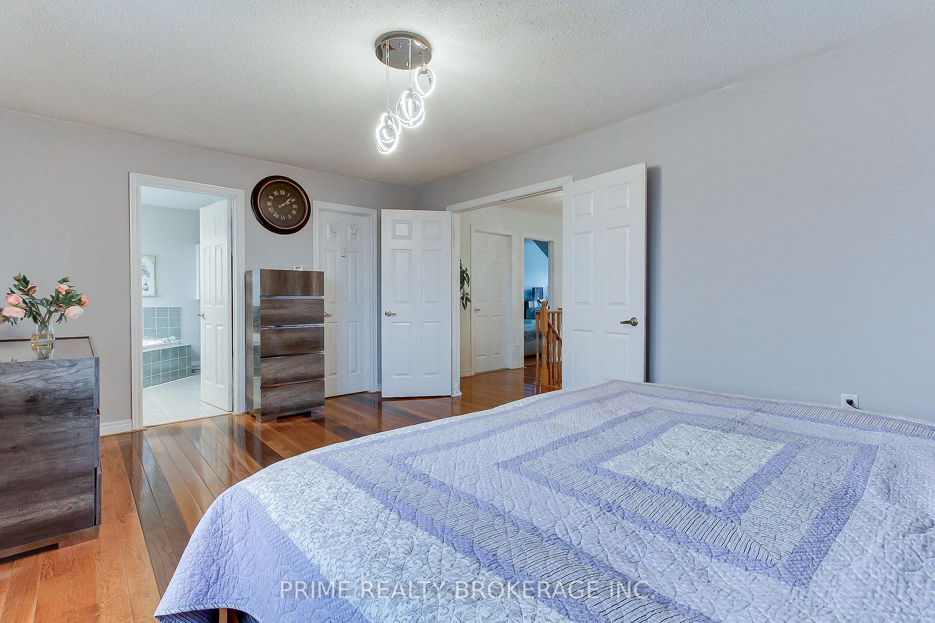 Photo 18 of 66 Earl Stewart Drive, Aurora, Bayview Wellington — HOMEH