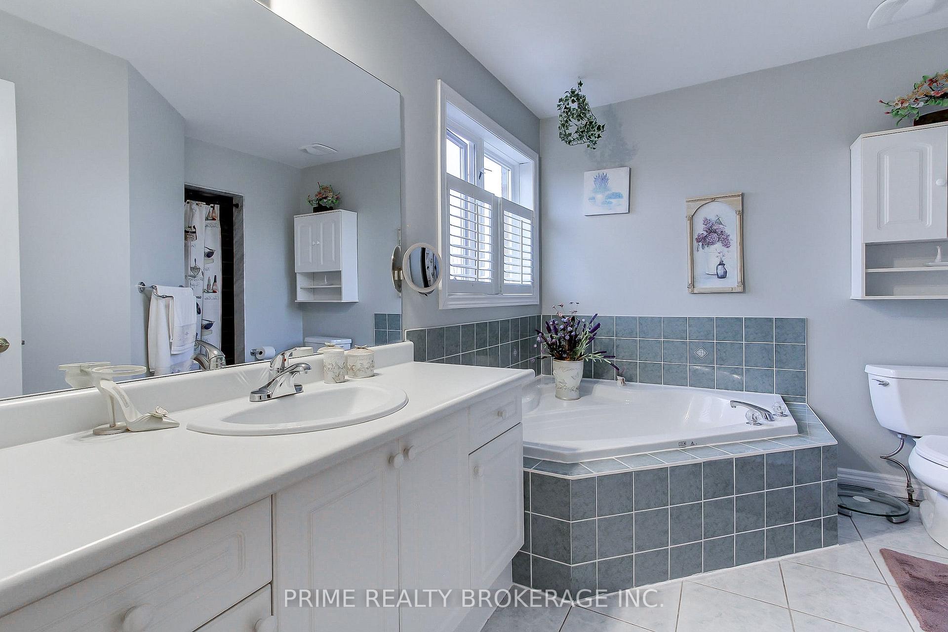 Photo 19 of 66 Earl Stewart Drive, Aurora, Bayview Wellington — HOMEH