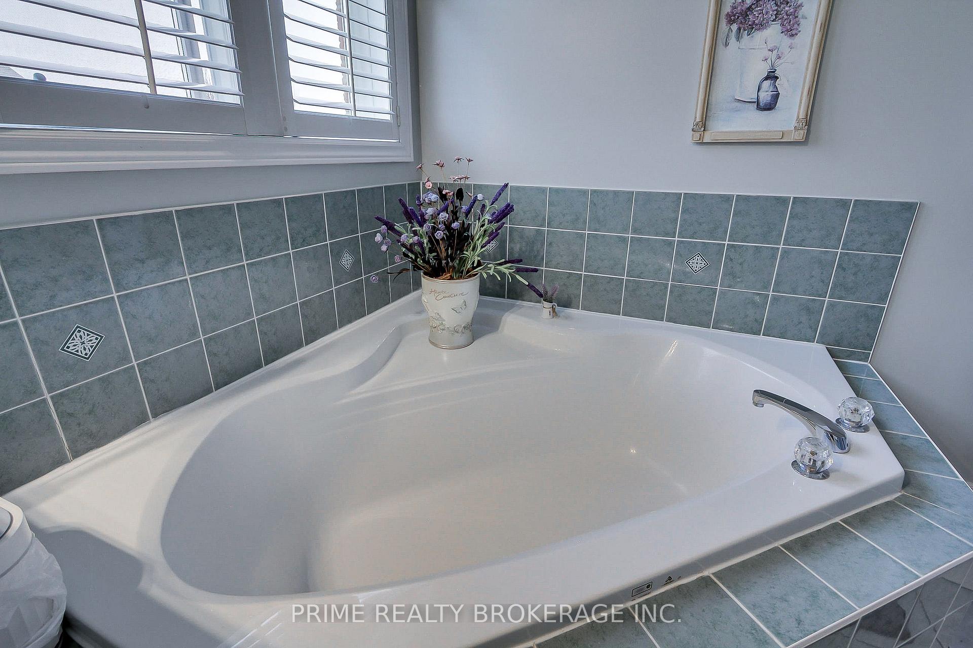 Photo 20 of 66 Earl Stewart Drive, Aurora, Bayview Wellington — HOMEH