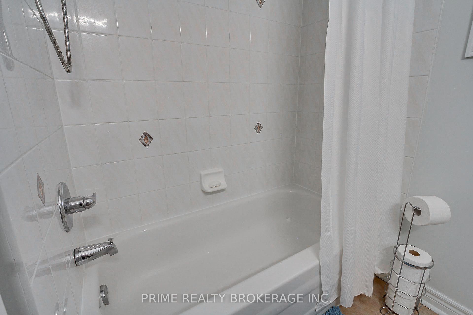 Photo 26 of 66 Earl Stewart Drive, Aurora, Bayview Wellington — HOMEH