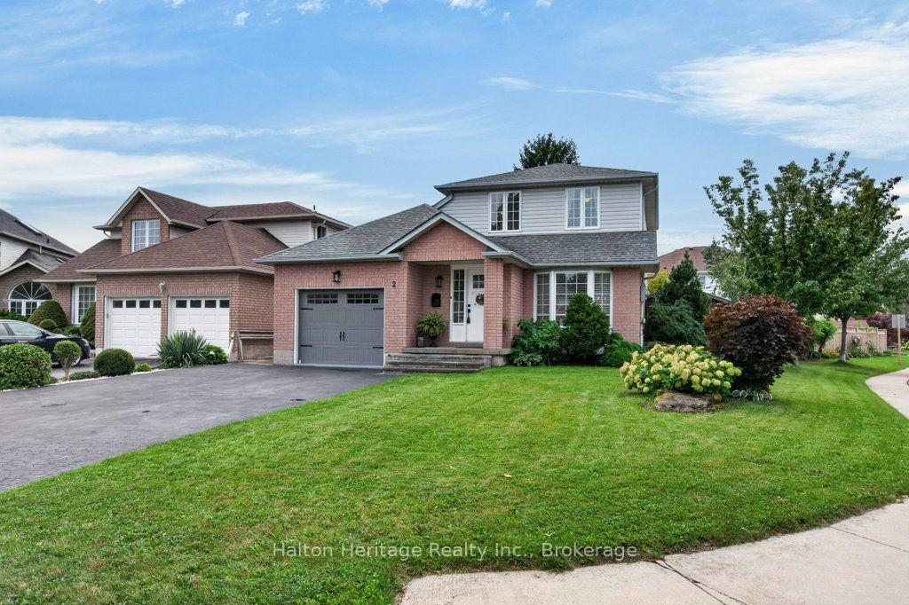 Photo 3 of 2 Luciano Court, Hamilton, Crerar — HOMEH