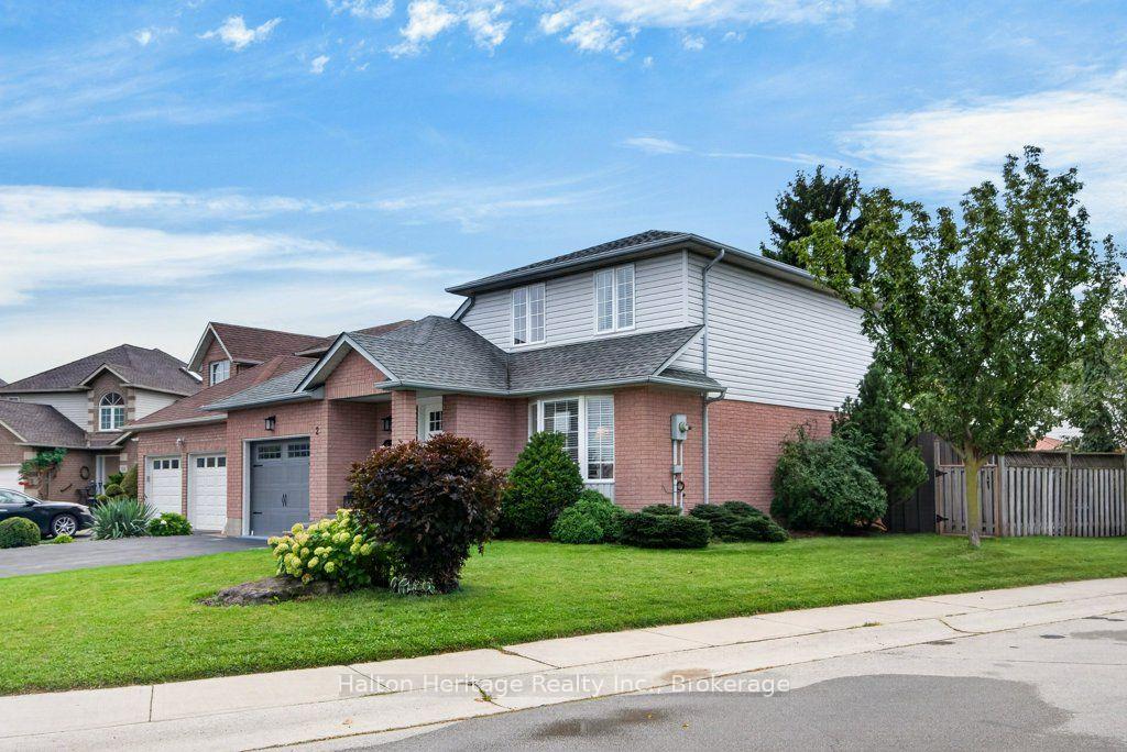 Photo 4 of 2 Luciano Court, Hamilton, Crerar — HOMEH