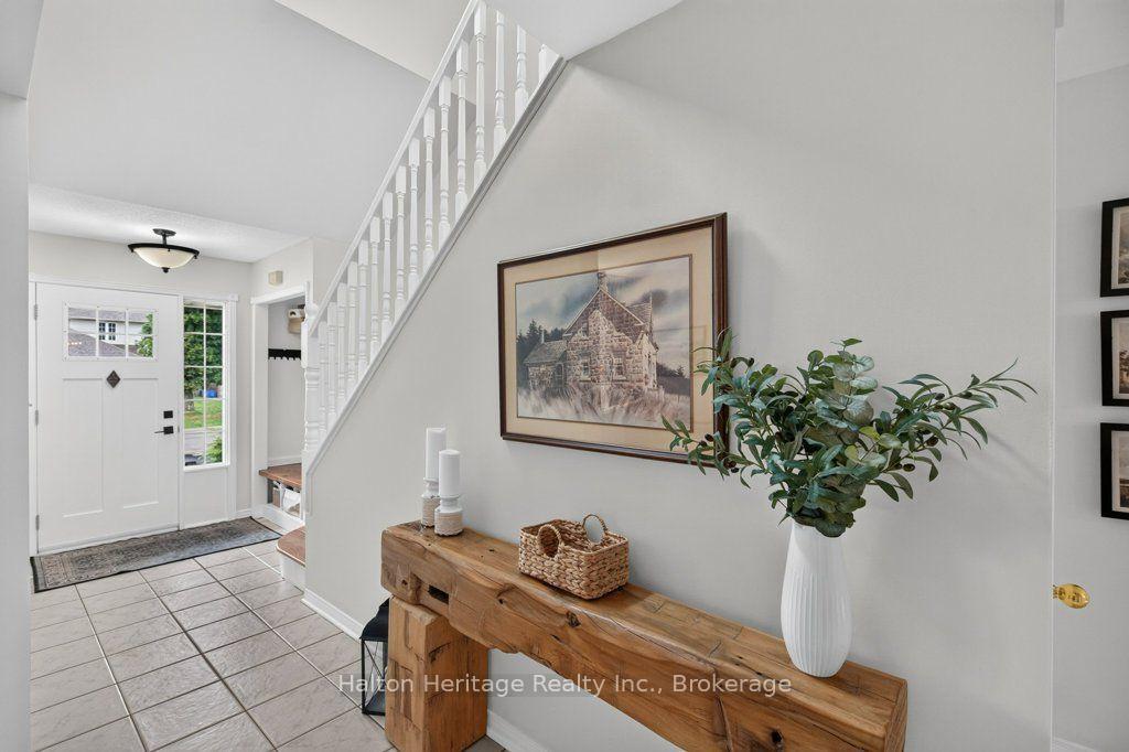 Photo 8 of 2 Luciano Court, Hamilton, Crerar — HOMEH