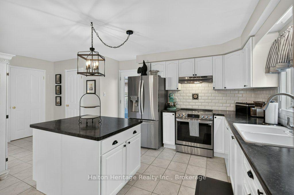 Photo 17 of 2 Luciano Court, Hamilton, Crerar — HOMEH
