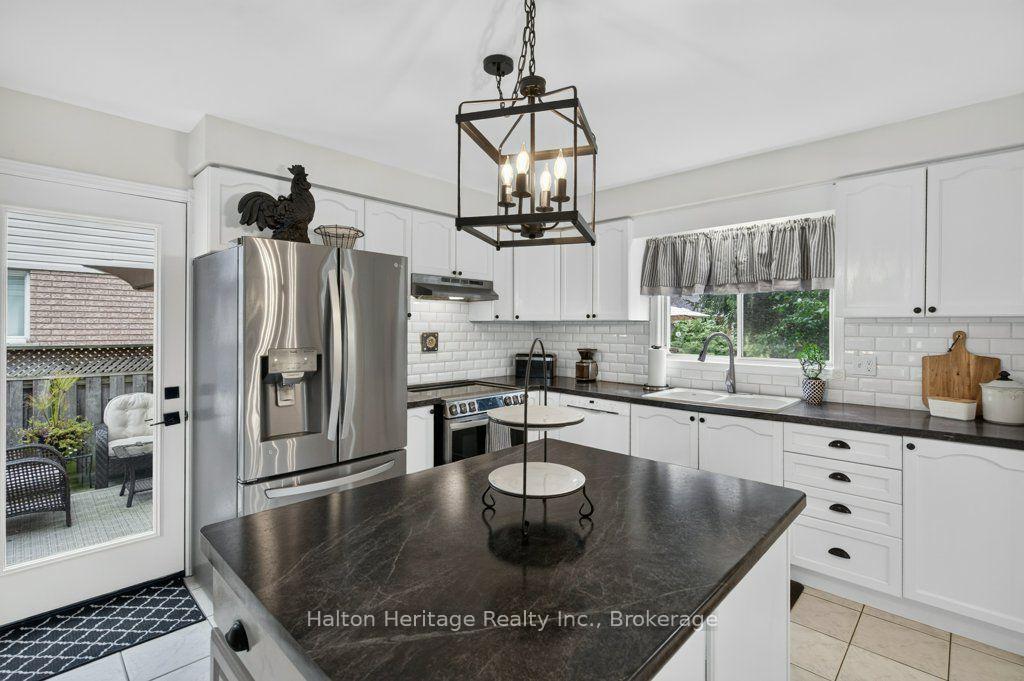 Photo 19 of 2 Luciano Court, Hamilton, Crerar — HOMEH