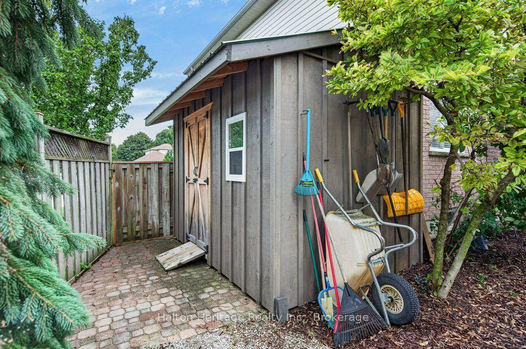 Photo 46 of 2 Luciano Court, Hamilton, Crerar — HOMEH
