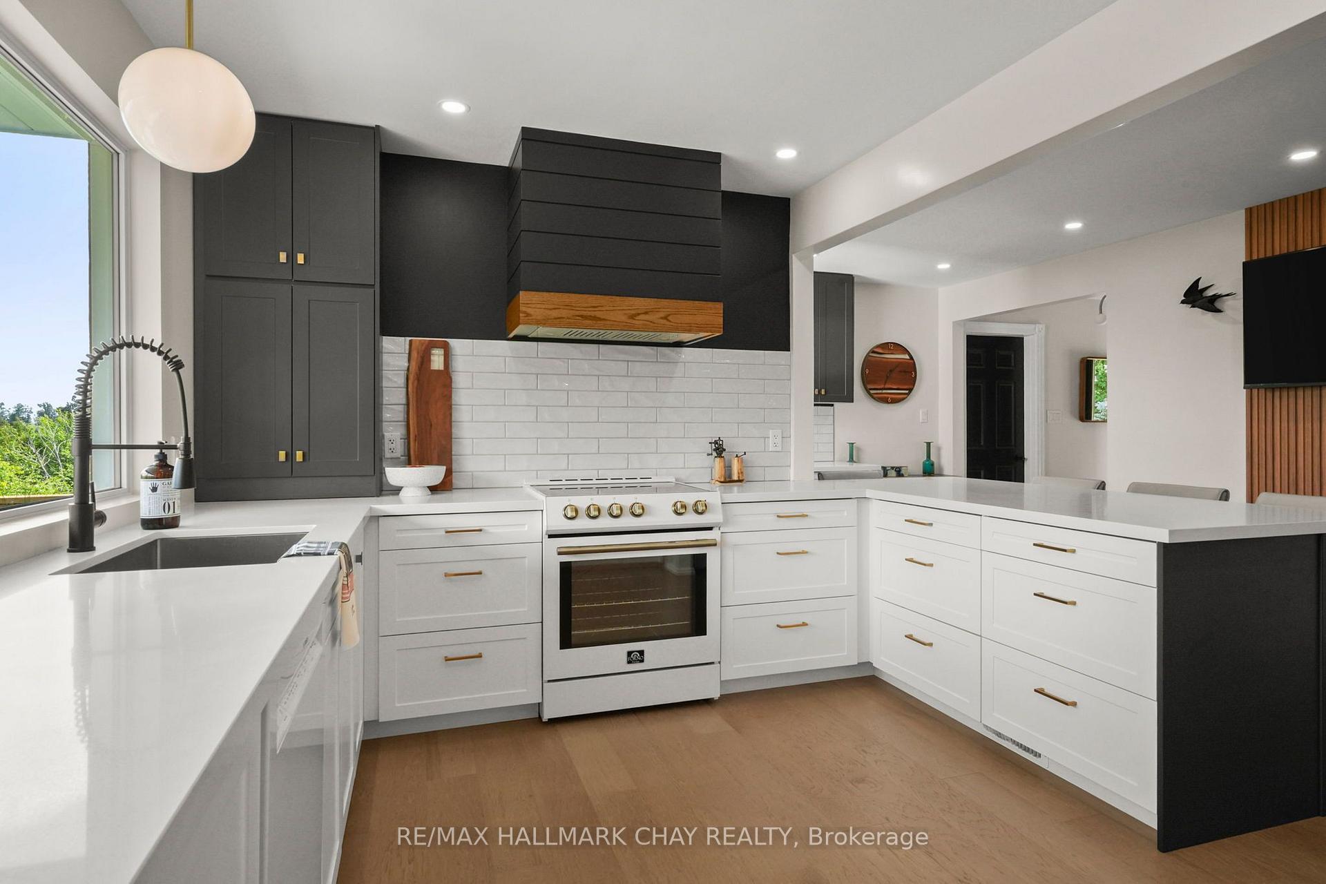 Photo 10 of 2110 Concession 8 Road, Clearview, Rural Clearview — HOMEH