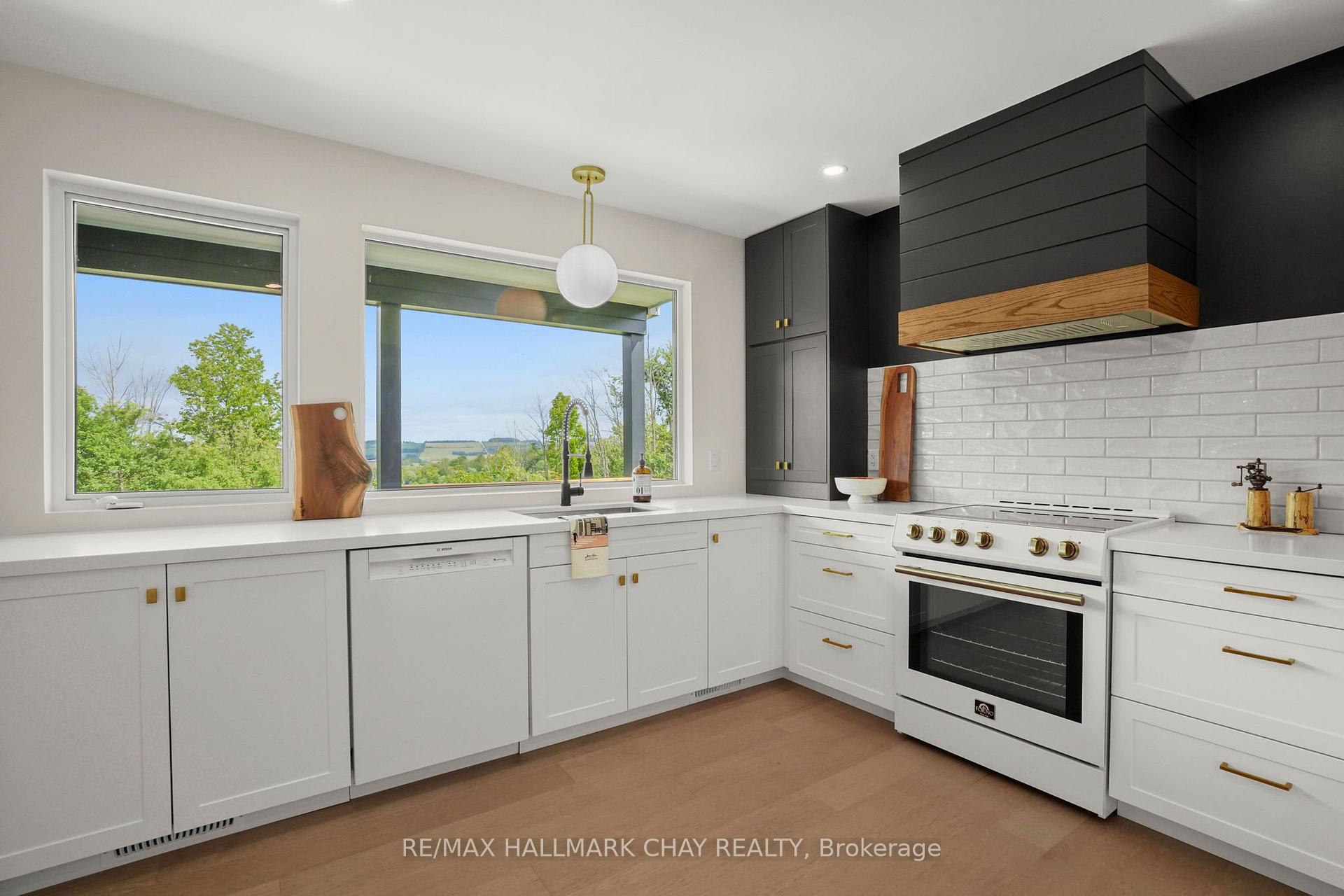 Photo 12 of 2110 Concession 8 Road, Clearview, Rural Clearview — HOMEH