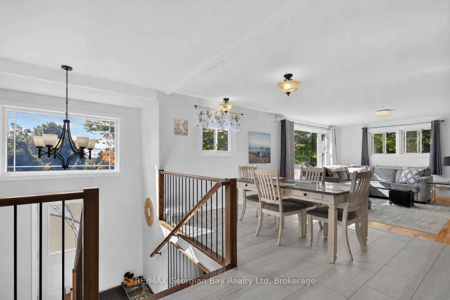 Photo 3 of 898 Yonge Street, Midland — HOMEH