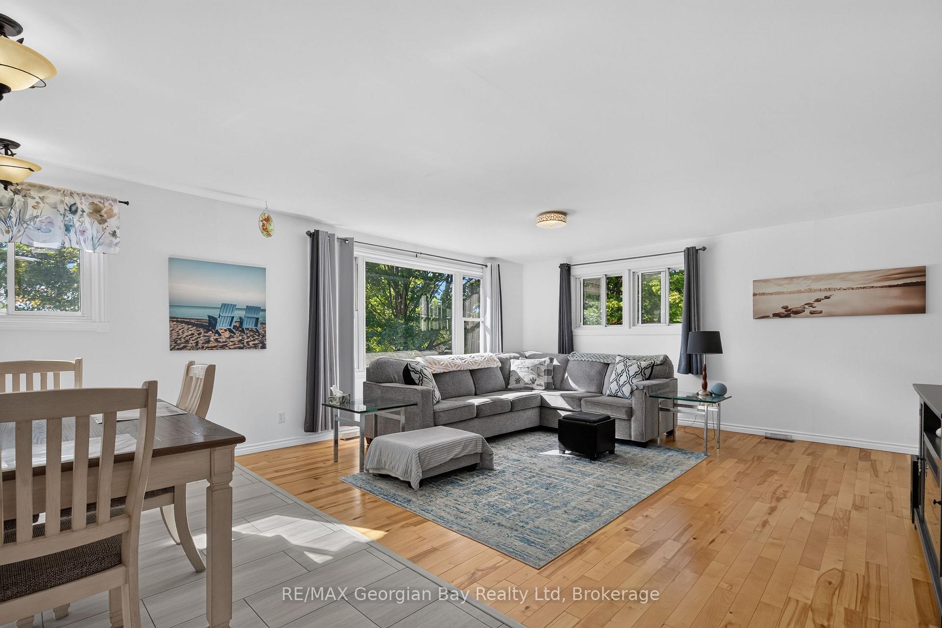Photo 5 of 898 Yonge Street, Midland — HOMEH