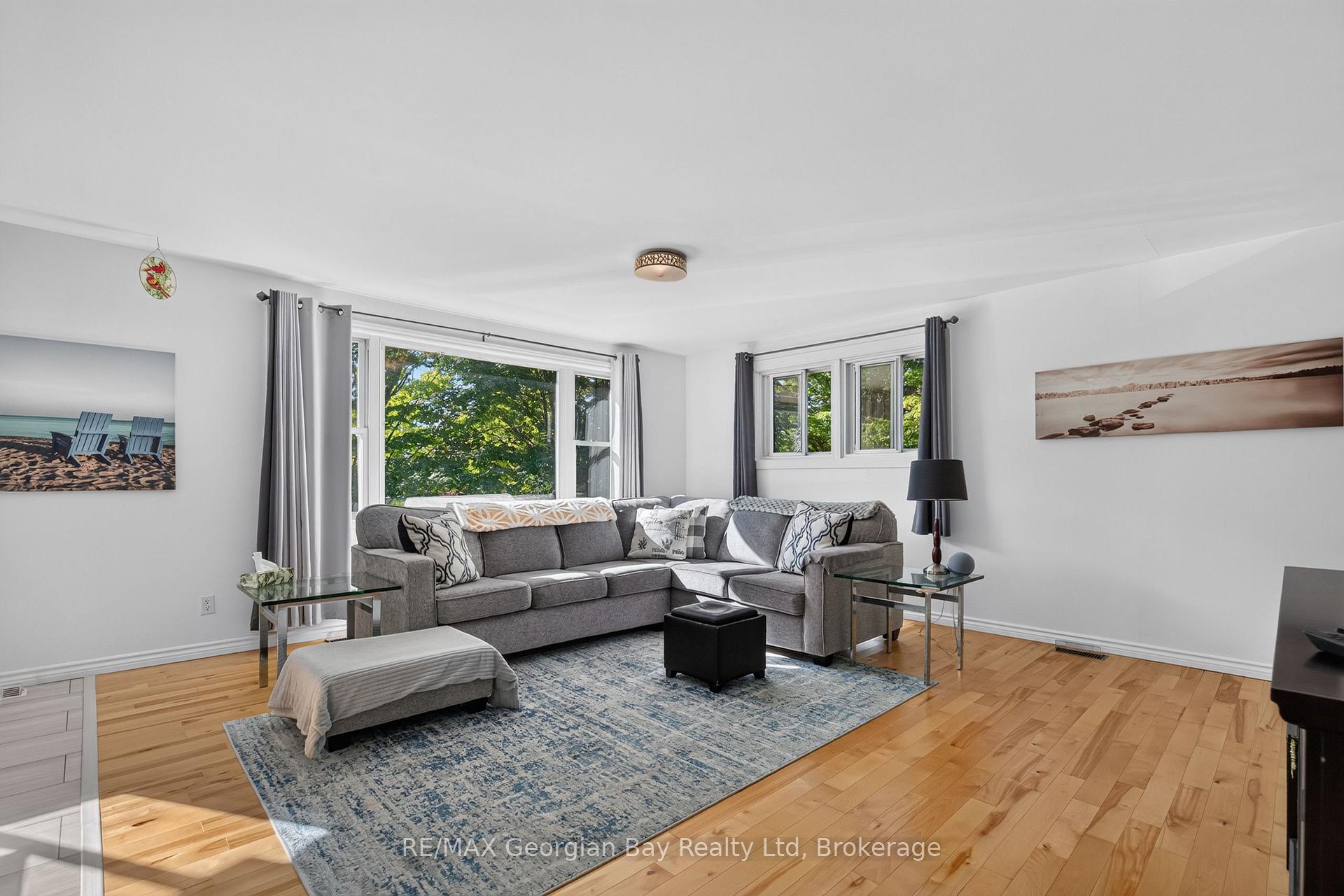 Photo 6 of 898 Yonge Street, Midland — HOMEH