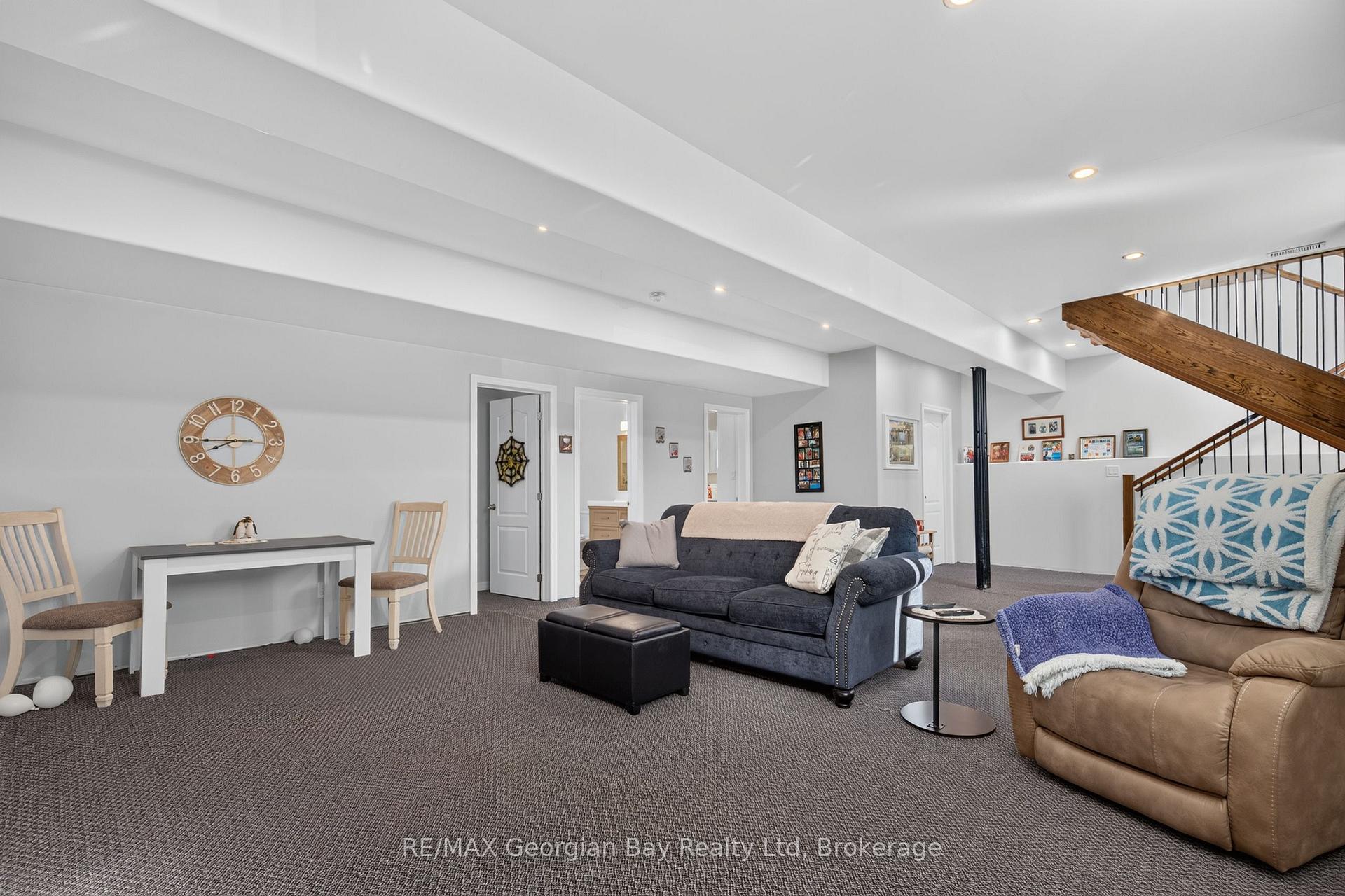 Photo 17 of 898 Yonge Street, Midland — HOMEH