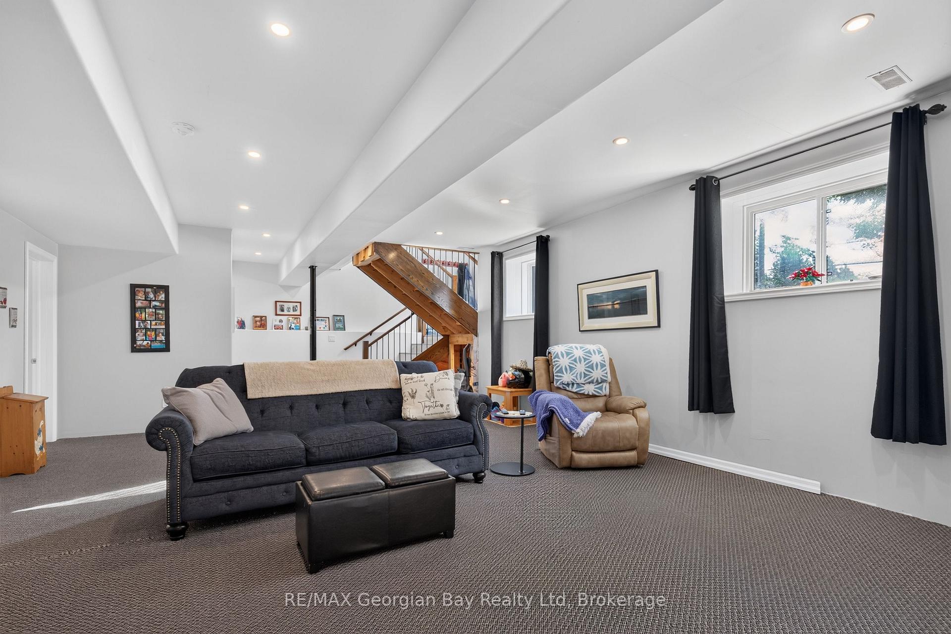 Photo 18 of 898 Yonge Street, Midland — HOMEH
