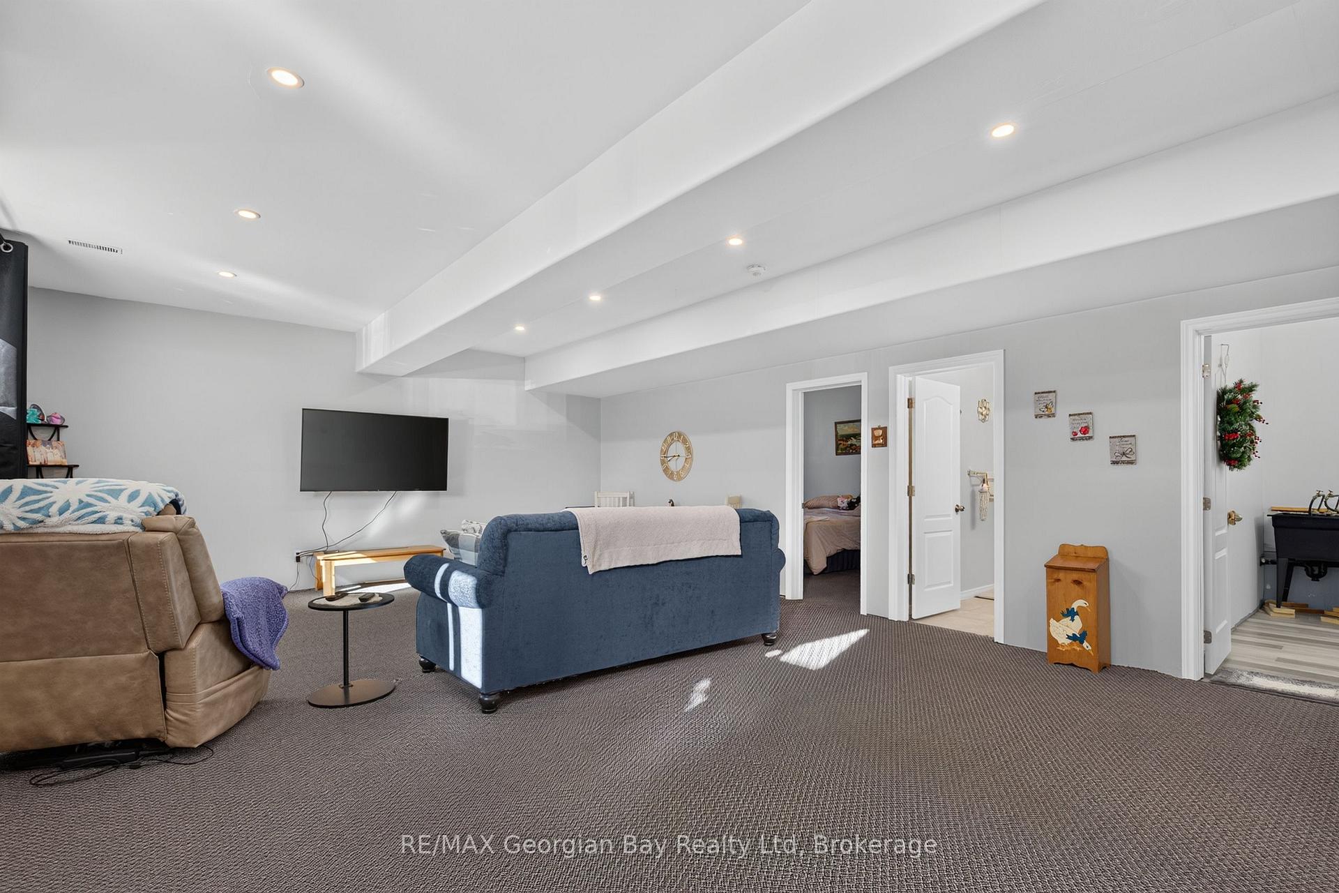 Photo 19 of 898 Yonge Street, Midland — HOMEH