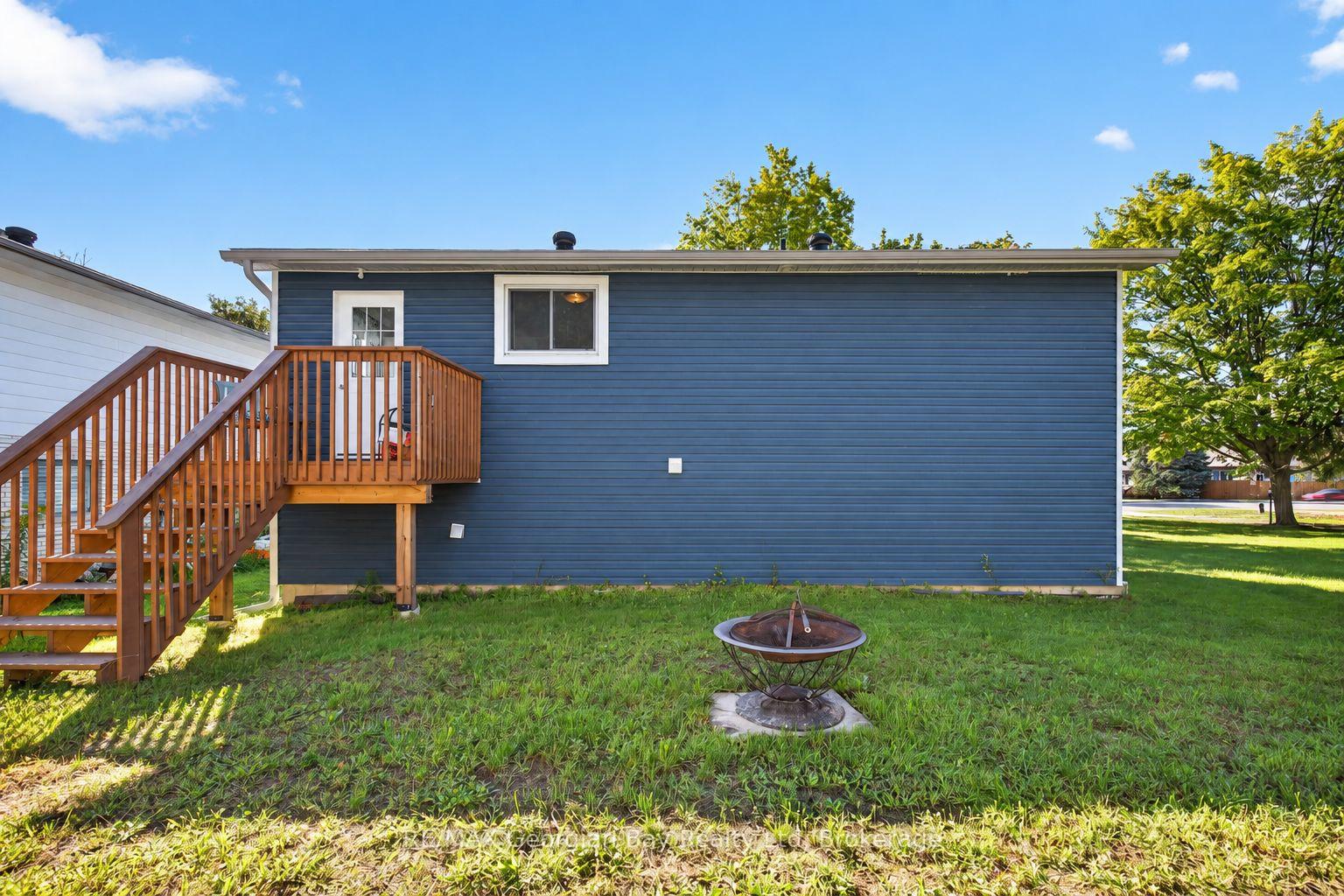 Photo 23 of 898 Yonge Street, Midland — HOMEH