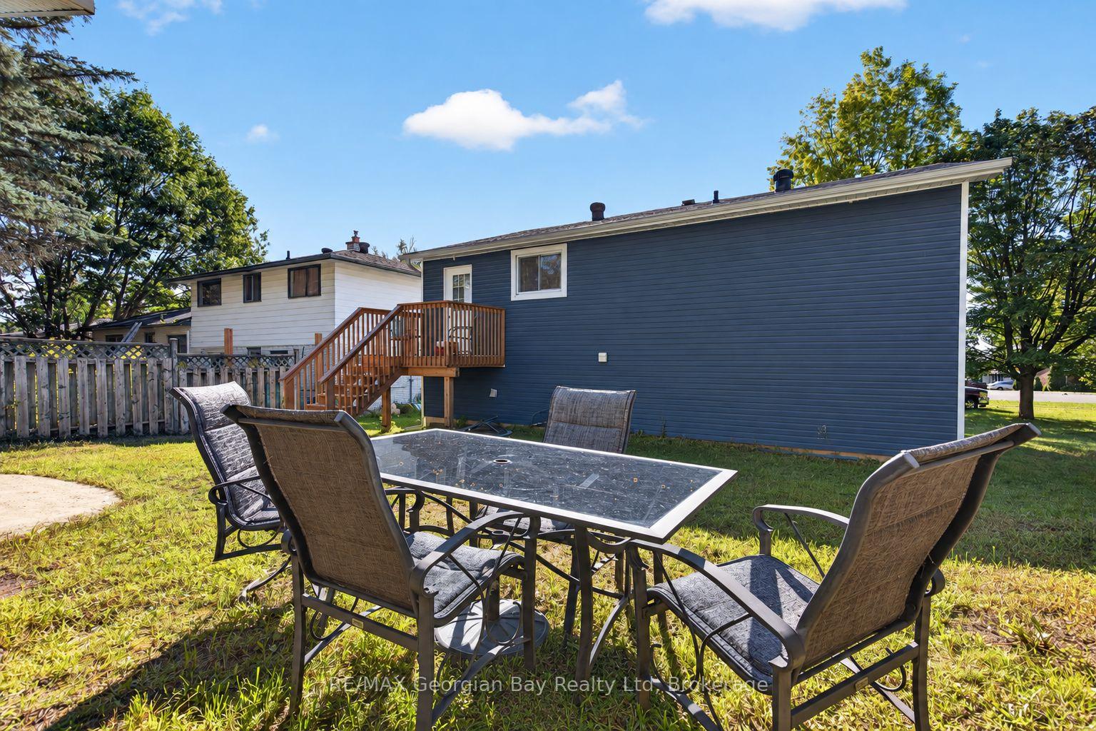 Photo 25 of 898 Yonge Street, Midland — HOMEH