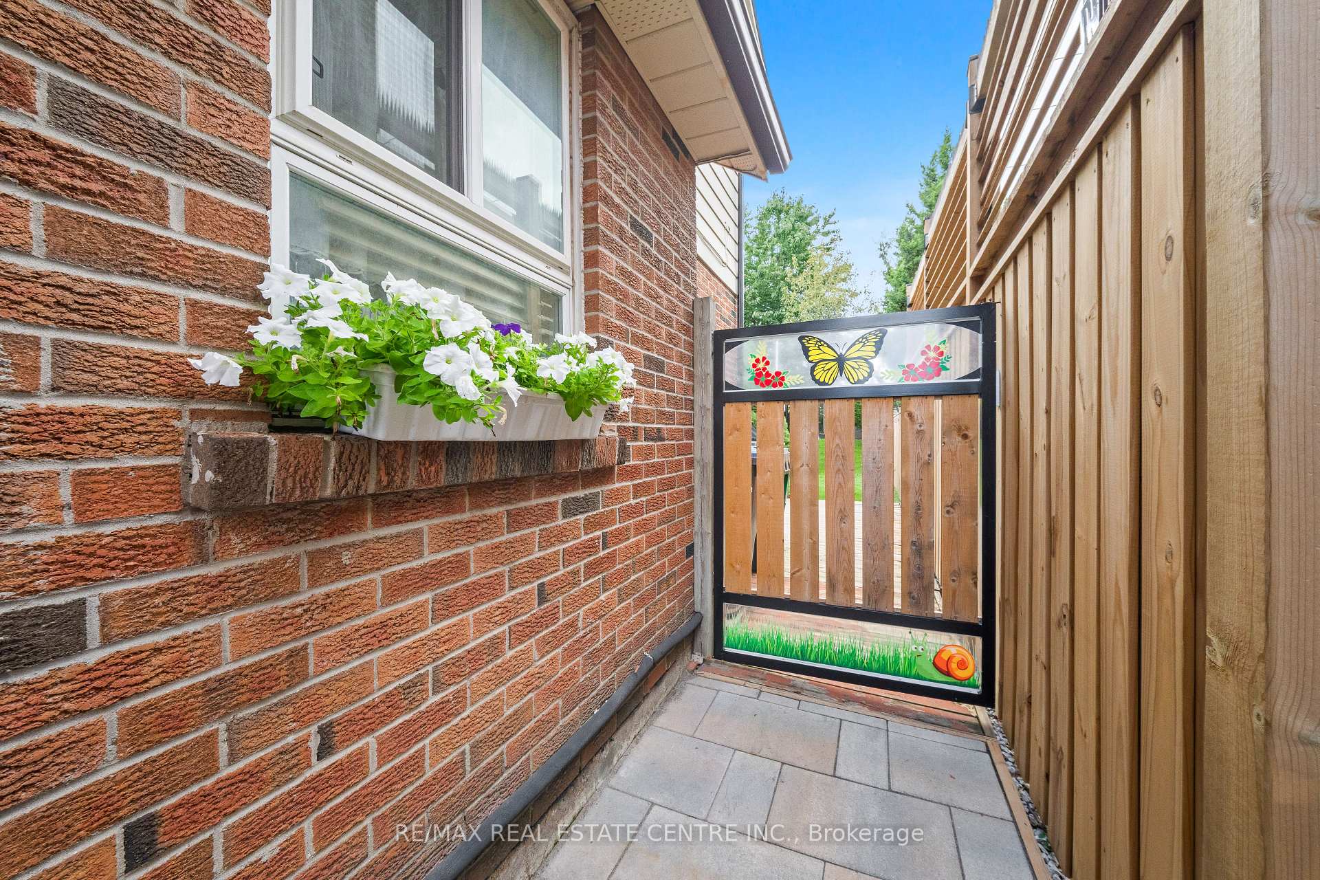 Photo 25 of 467 Hansen Road N, Brampton, Madoc — HOMEH