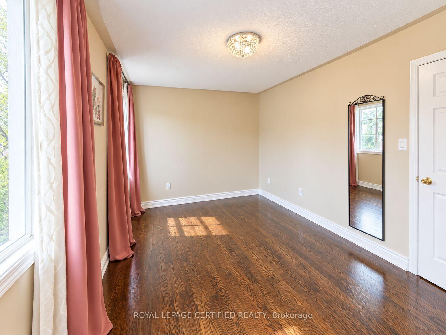 Photo 9 of 604 Hamilton Crescent, Milton, Beaty — HOMEH