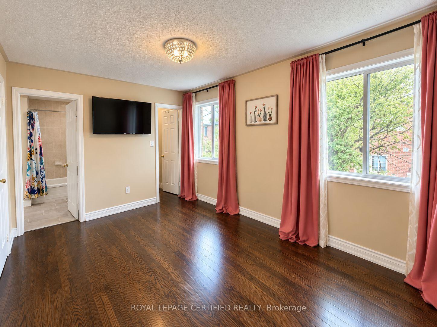 Photo 10 of 604 Hamilton Crescent, Milton, Beaty — HOMEH