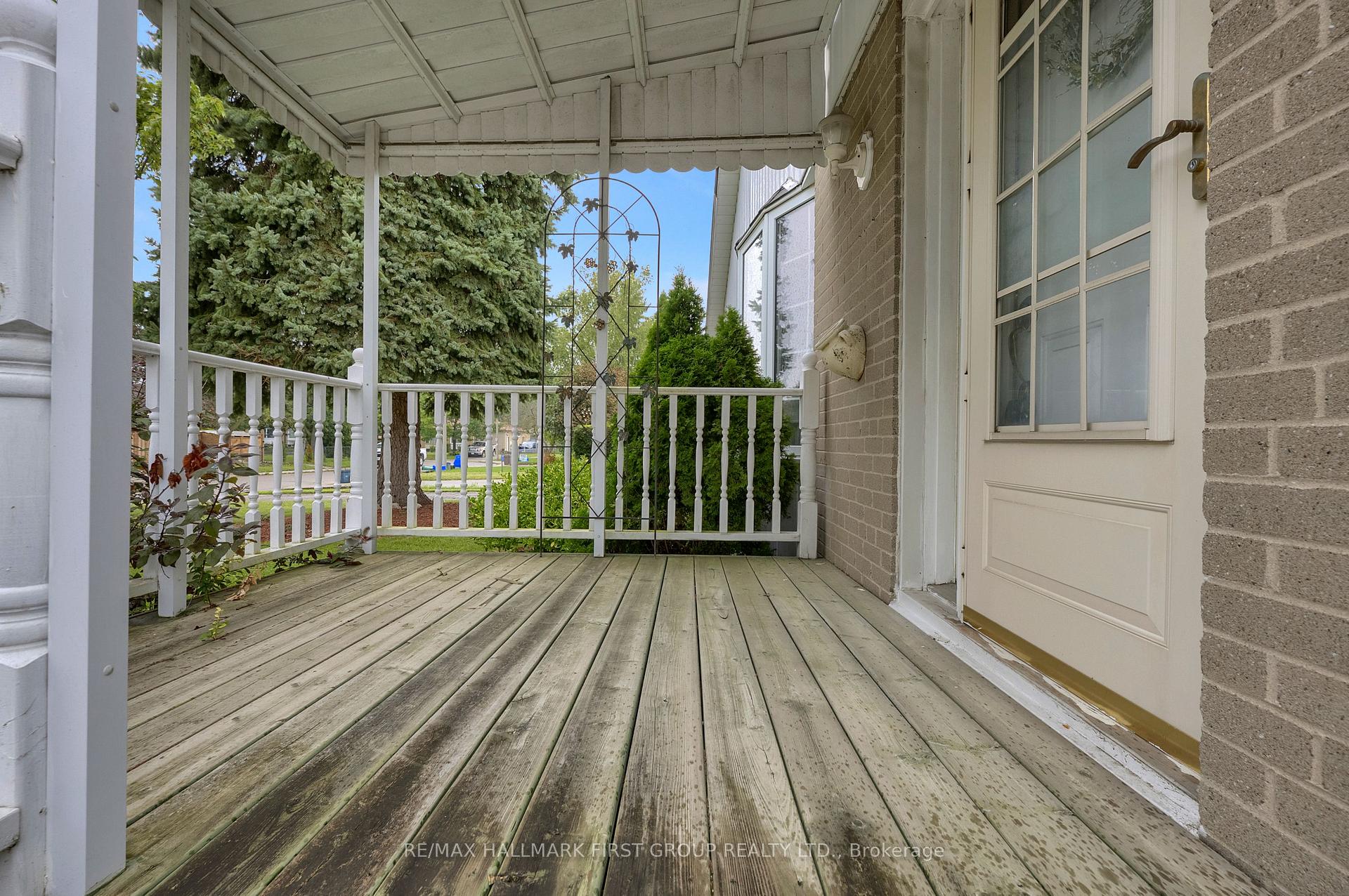 Photo 2 of 35 Tulloch Drive, Ajax, South East — HOMEH