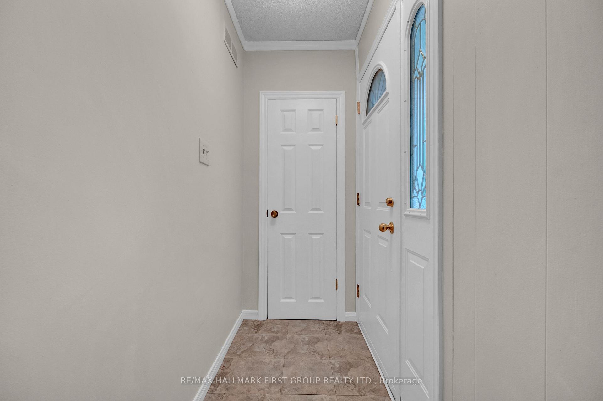 Photo 7 of 35 Tulloch Drive, Ajax, South East — HOMEH