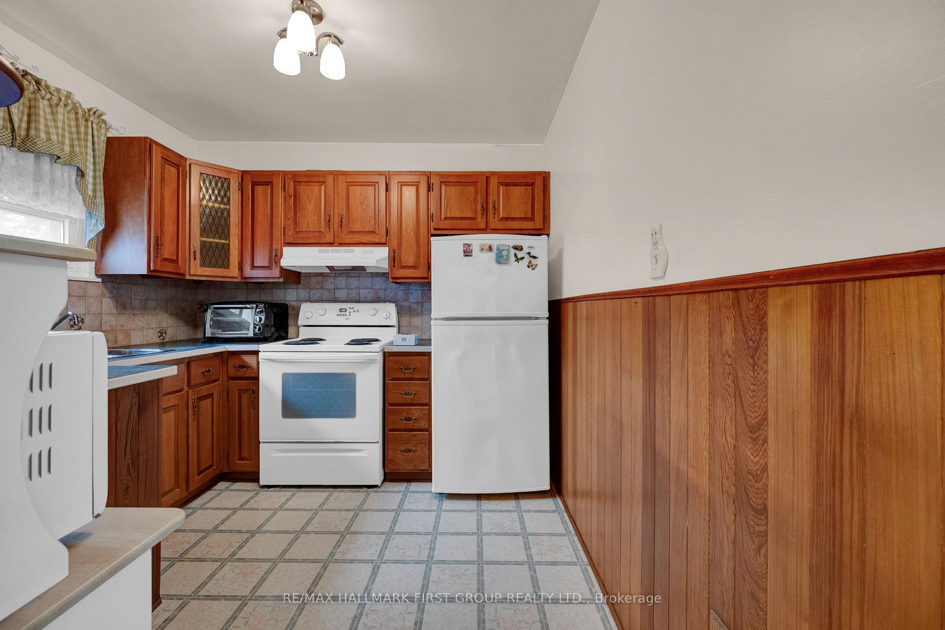 Photo 13 of 35 Tulloch Drive, Ajax, South East — HOMEH