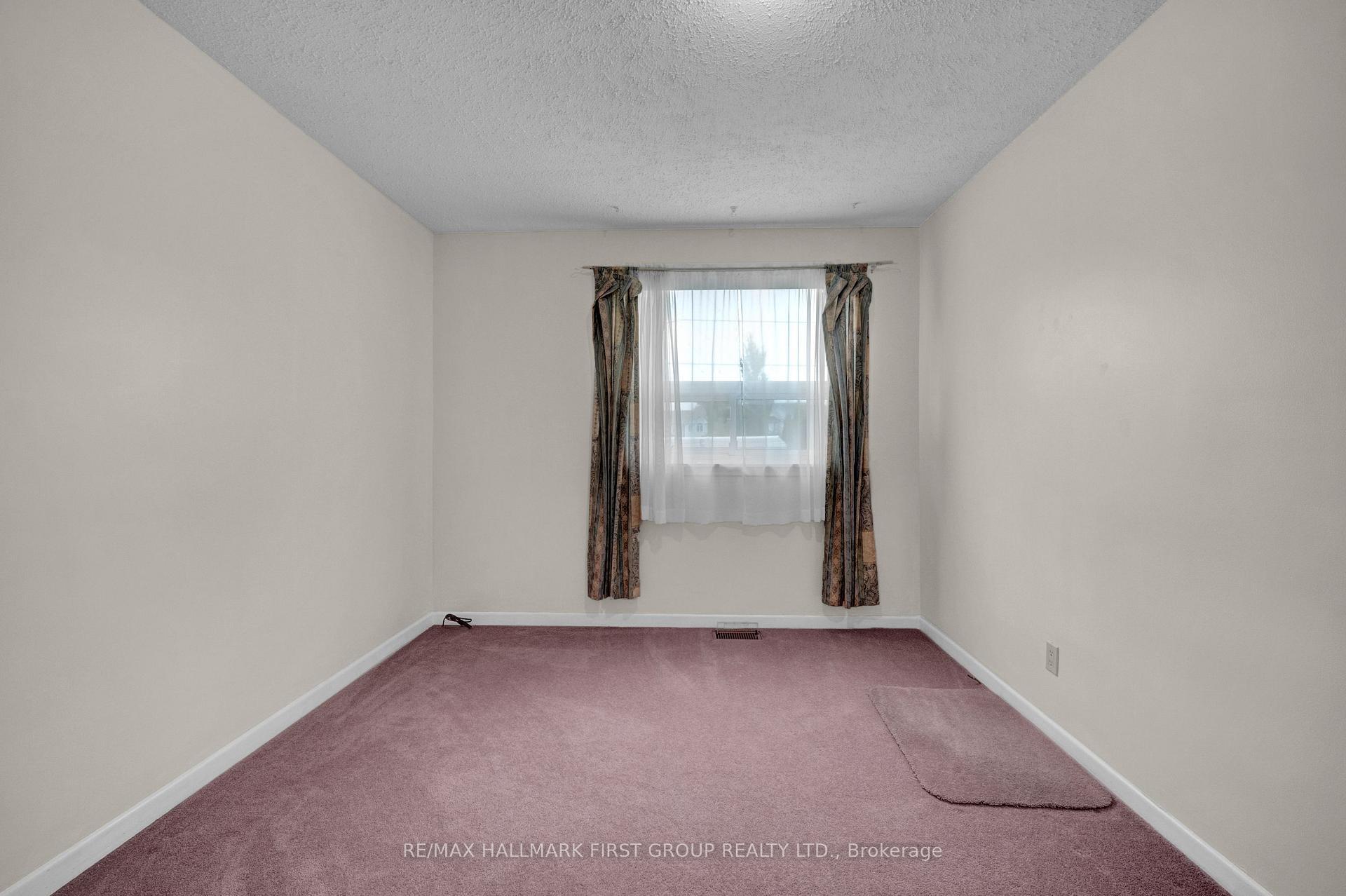 Photo 16 of 35 Tulloch Drive, Ajax, South East — HOMEH
