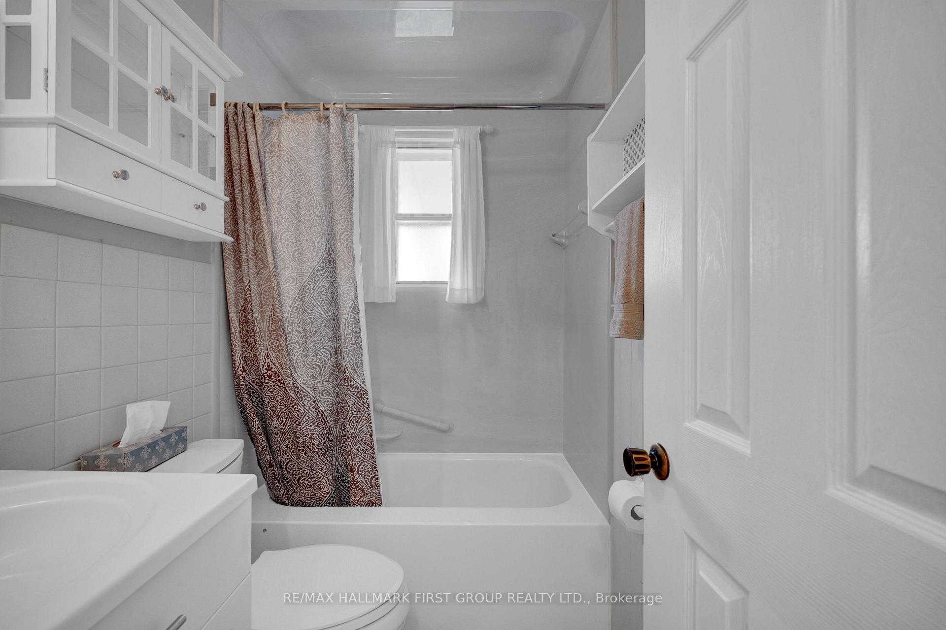 Photo 18 of 35 Tulloch Drive, Ajax, South East — HOMEH