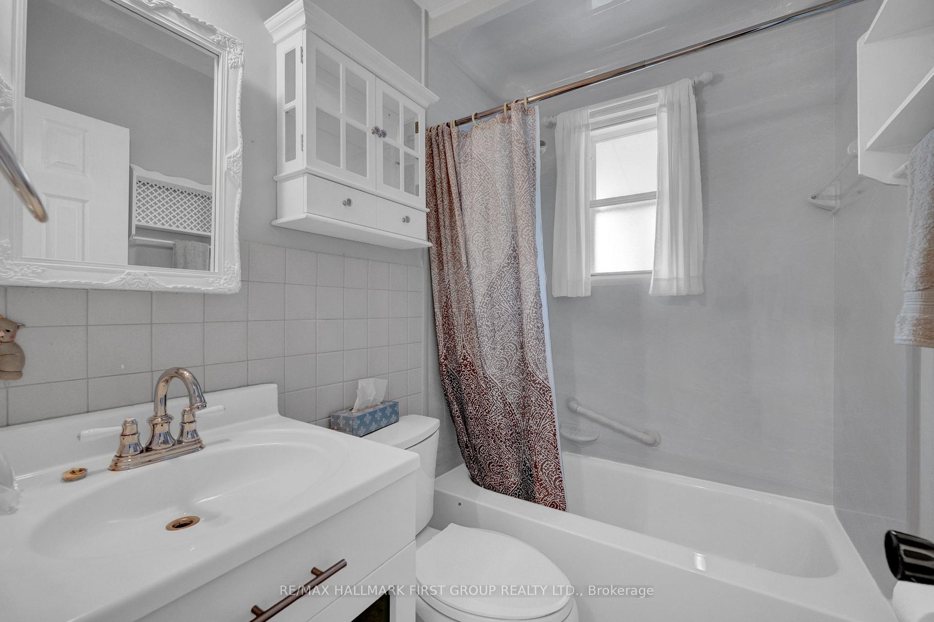 Photo 19 of 35 Tulloch Drive, Ajax, South East — HOMEH