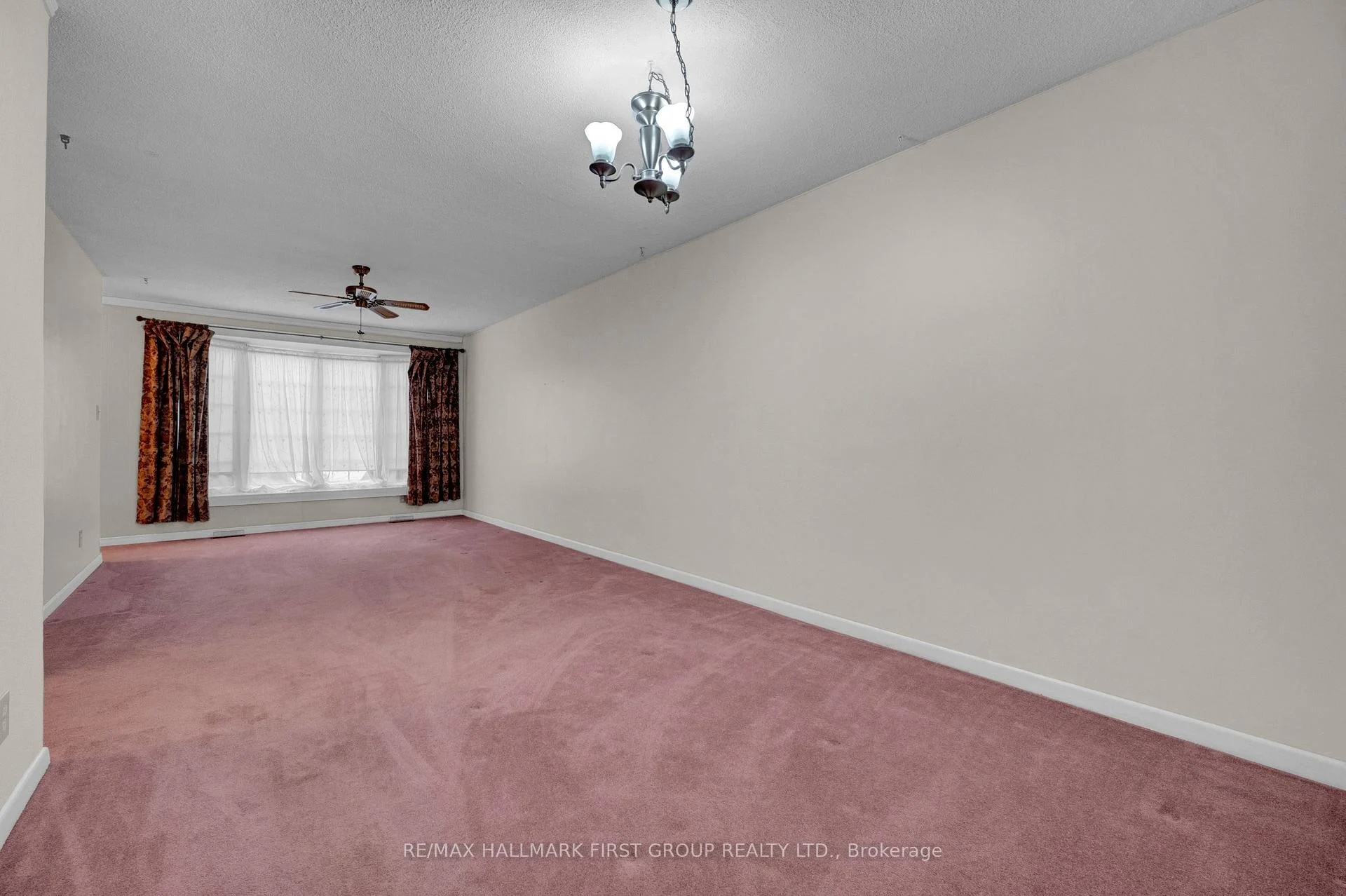 Photo 12 of 35 Tulloch Drive, Ajax, South East — HOMEH
