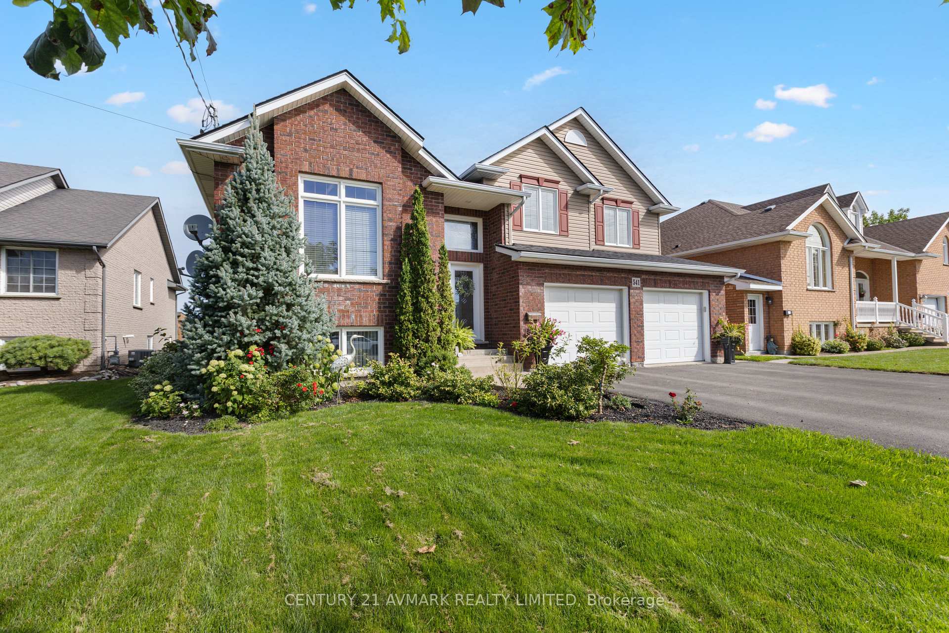 Photo 3 of 541 Barrick Road, Port Colborne, Main Street — HOMEH
