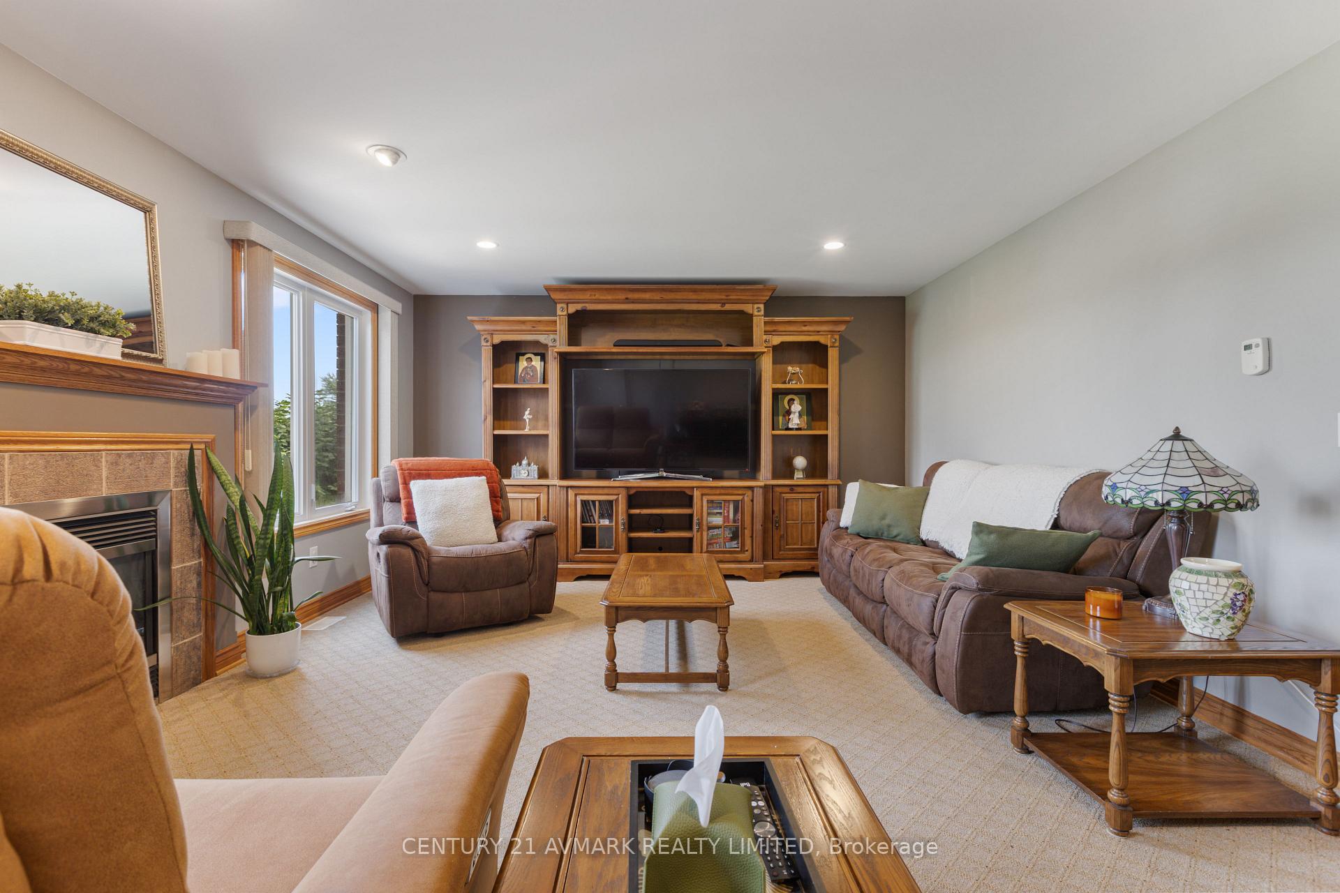 Photo 31 of 541 Barrick Road, Port Colborne, Main Street — HOMEH